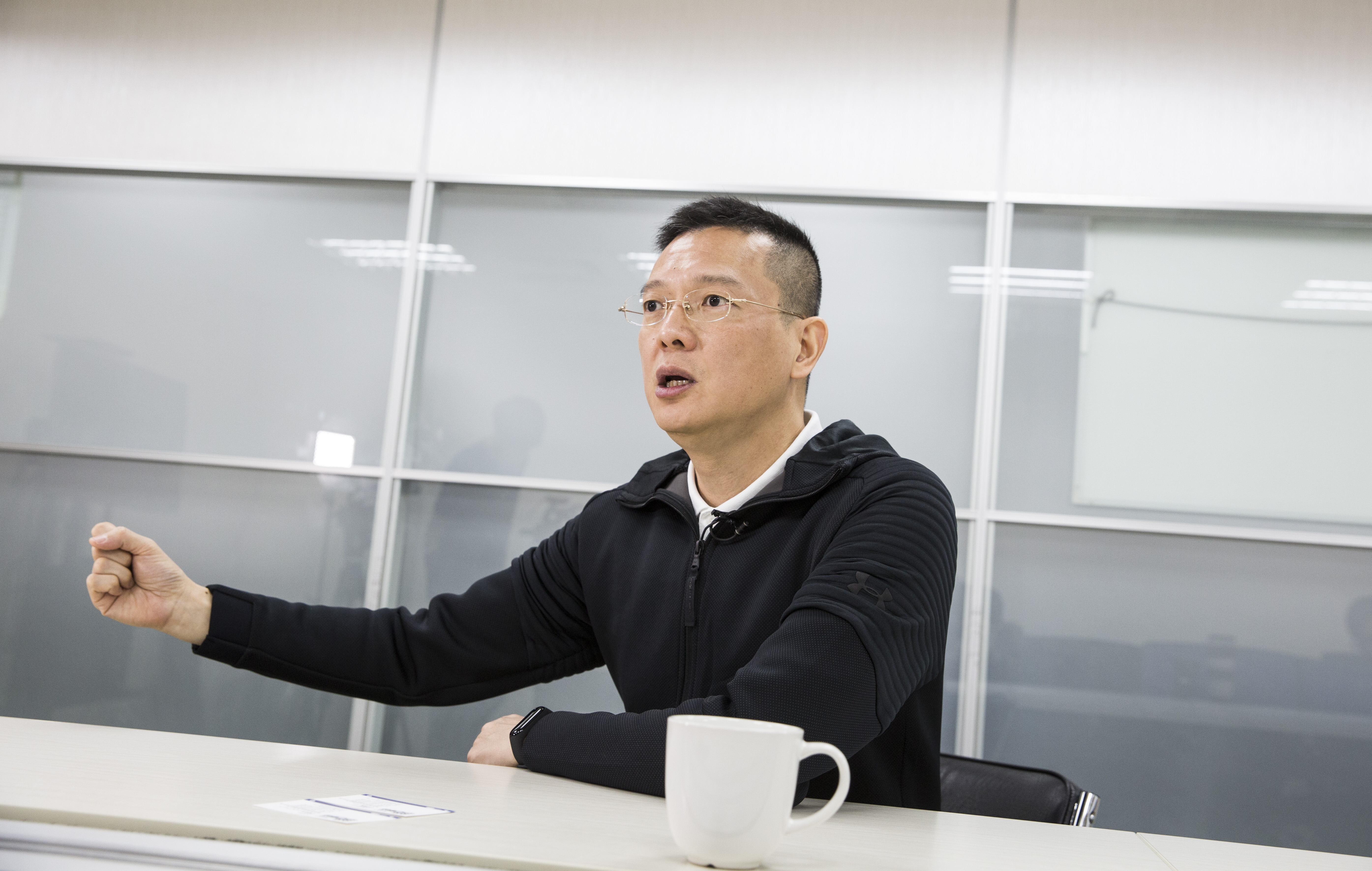 孫大千認為政府菁英制定政策，只看亮麗經濟數據，但經濟分配才是關鍵。