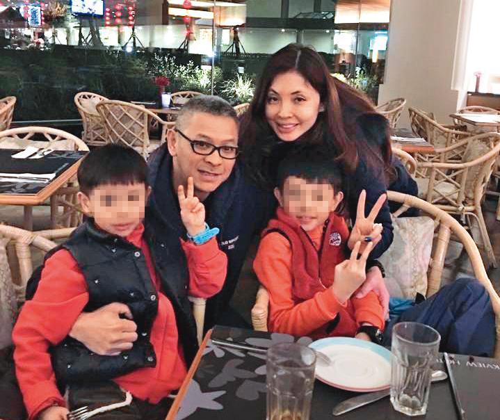 何如芸(後)嫁給王敏錡(左二)10幾年,經歷老公偷腥後又生了兩個兒子,無奈今年仍為離婚展開攻防戰。(翻攝自何如芸臉書)