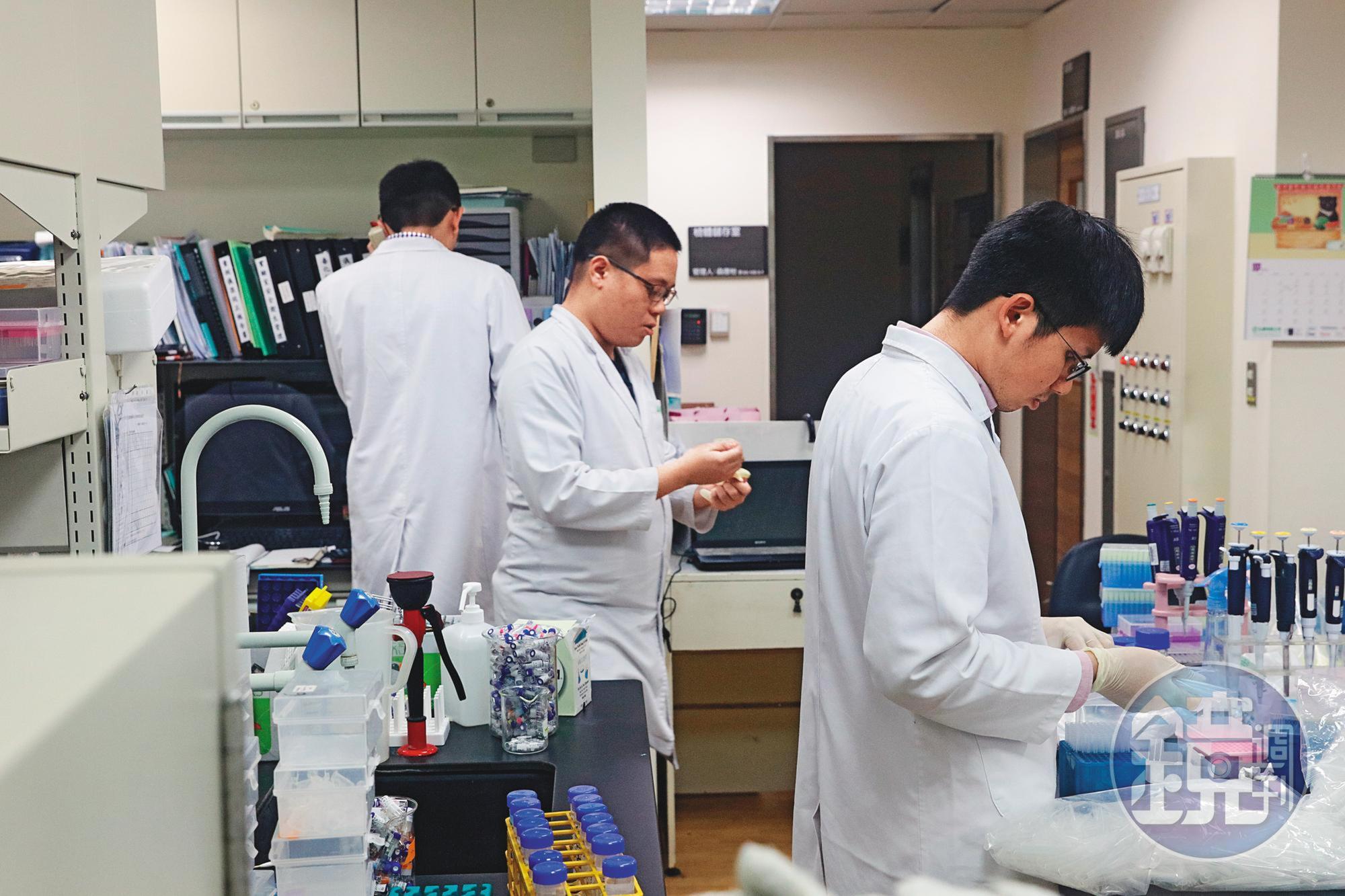 台大醫學院法醫研究所對於病理研究、毒物、生物或鑑定技術都相當精湛,堪稱國內培養法醫的一大搖籃。