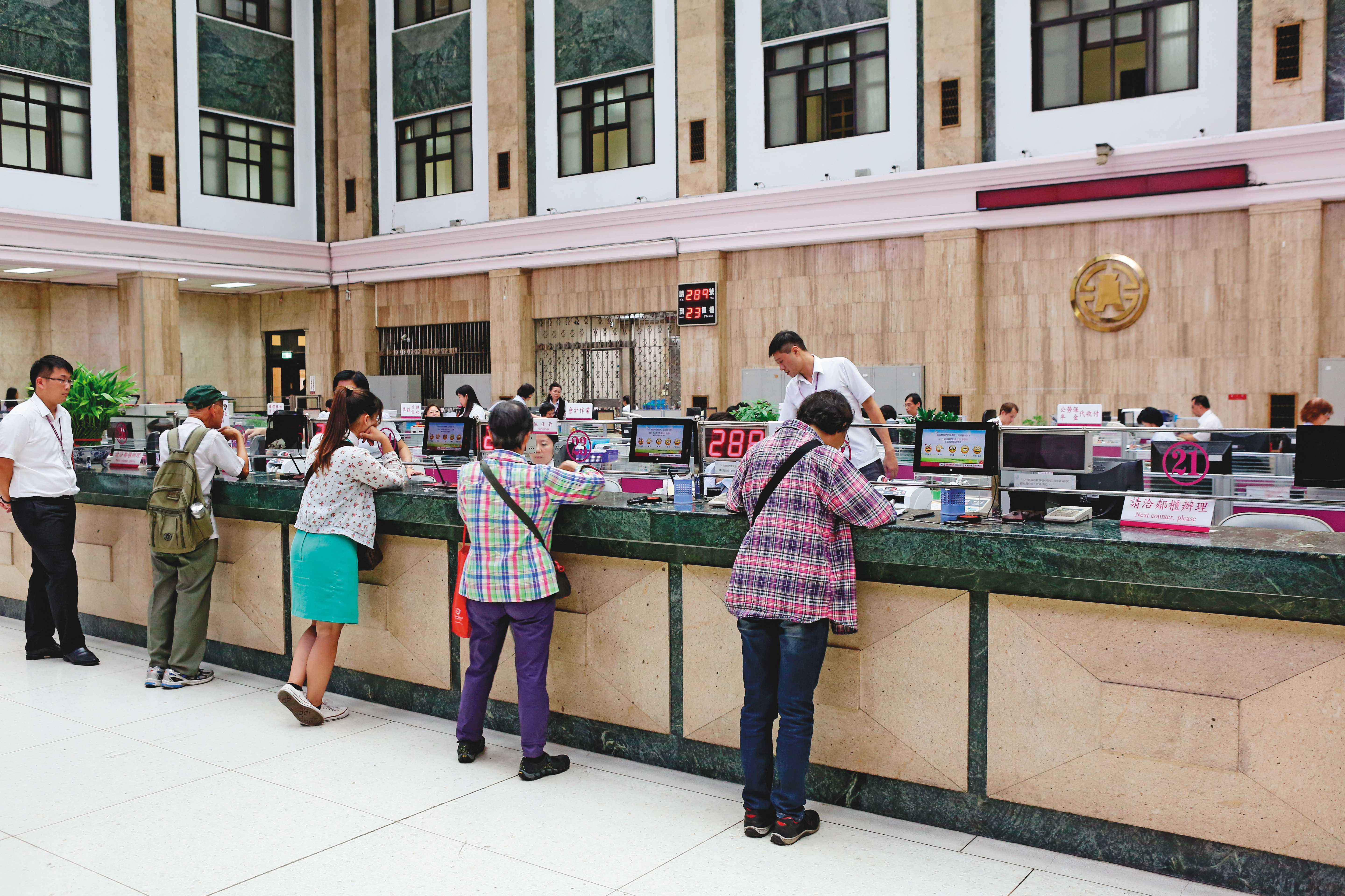 該名退休公務員發現退休俸遲未入帳，向台銀了解後，才驚覺自己已被衛福部登錄死亡。（圖為示意畫面，非當事人）