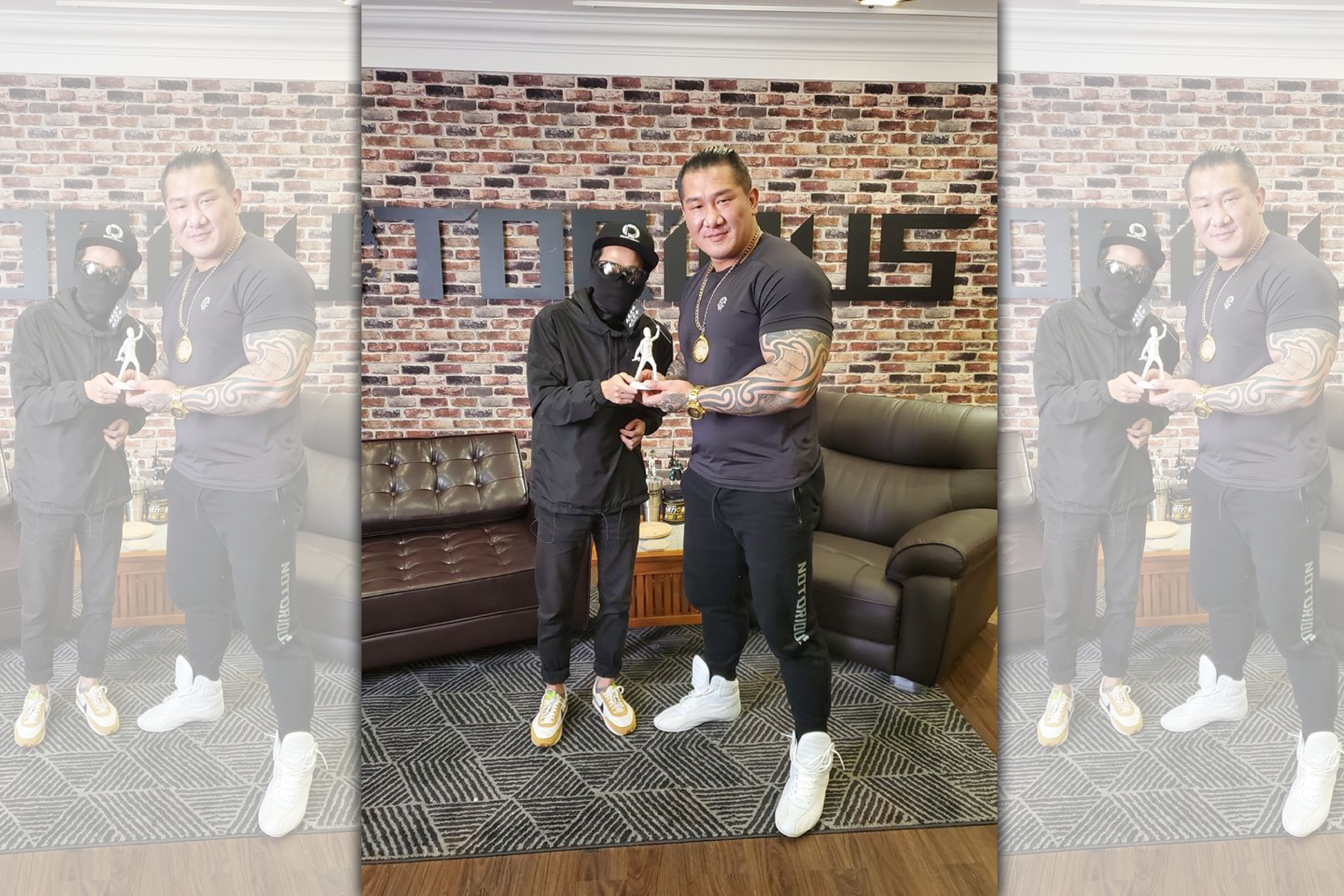 「館長」陳之漢昨在臉書上透露接受香港青年媒體採訪，這名香港青年記者選擇全程遮臉。（翻攝自飆捍臉書）