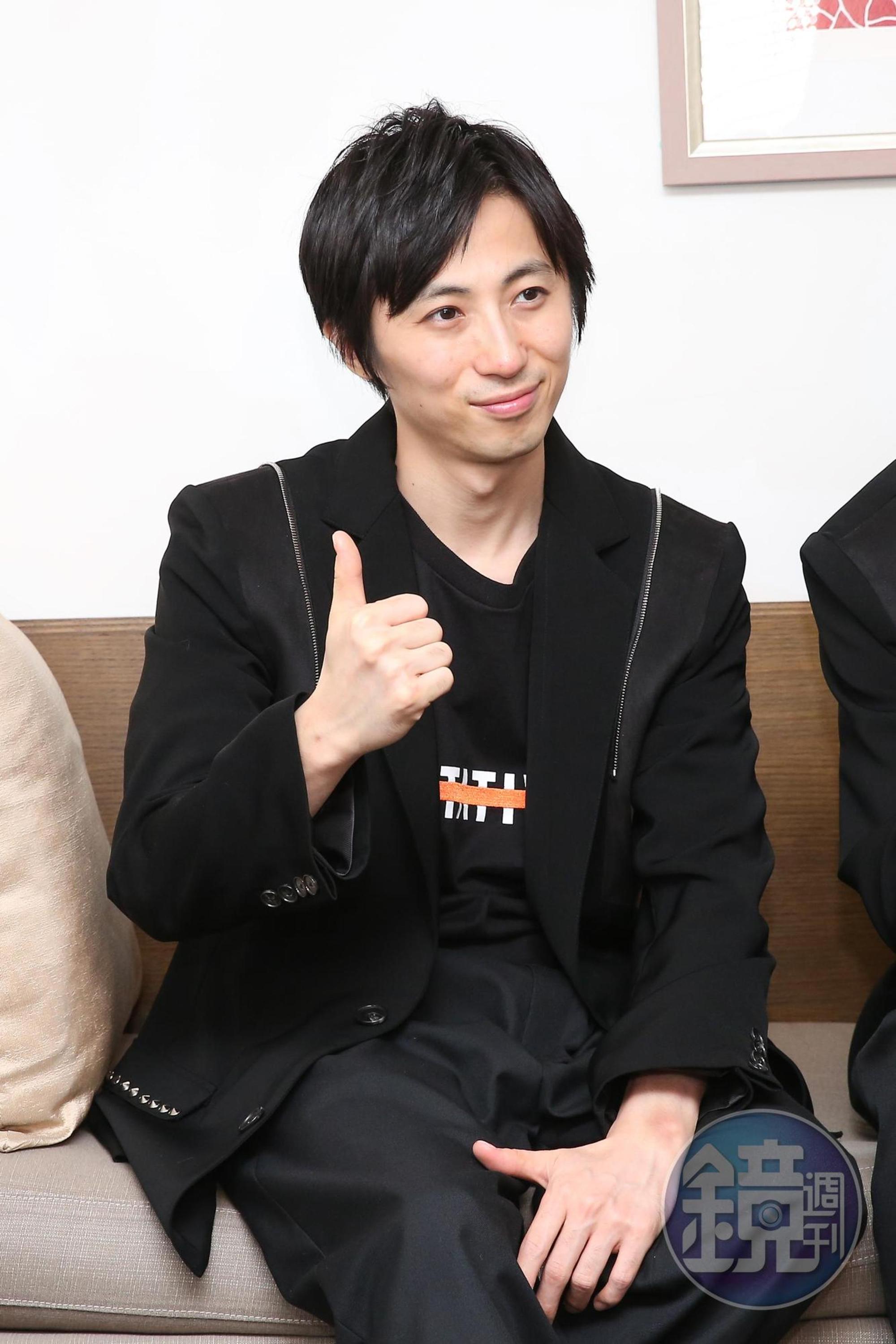 千葉涼平感謝w-inds.台灣歌迷的等待,他們將會在台灣場演唱新歌〈DoU〉。