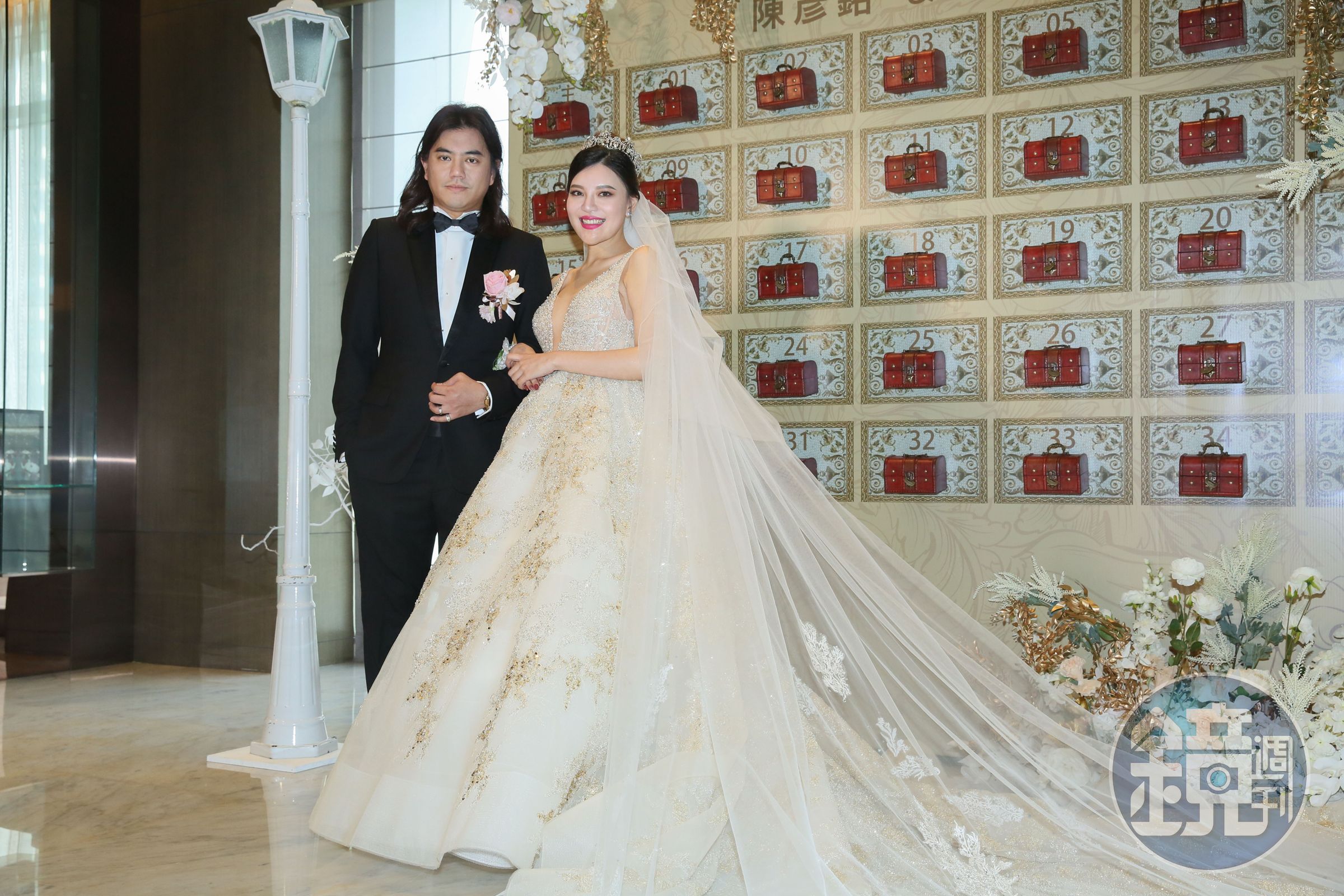 《康熙來了》製作人B2與新婚妻子晗晗今（5日）於台北寒舍艾美席開40桌宴請演藝圈的好友們。