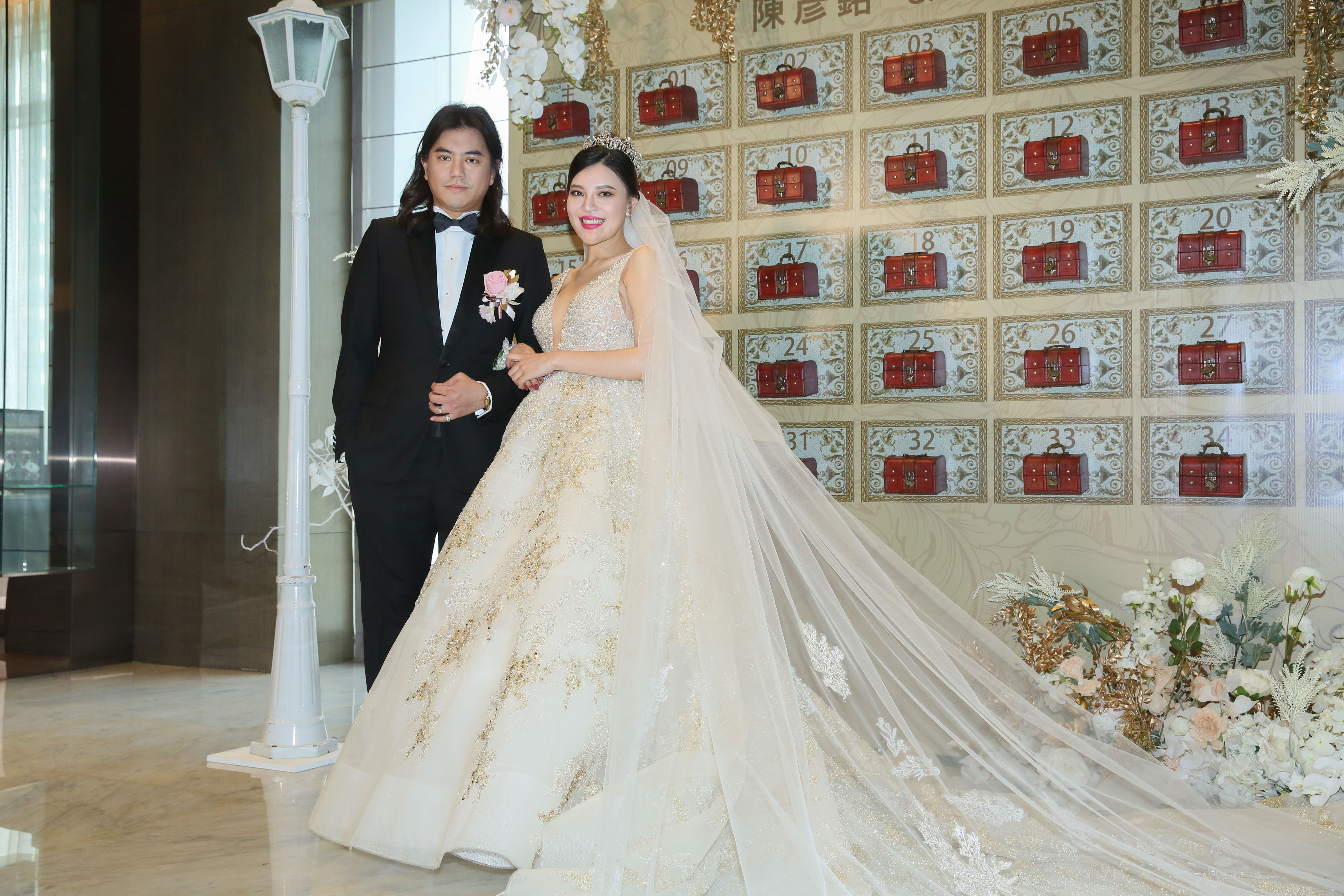 《康熙來了》製作人B2與新婚妻子晗晗今（5日）於台北寒舍艾美席開40桌宴請演藝圈的好友們。