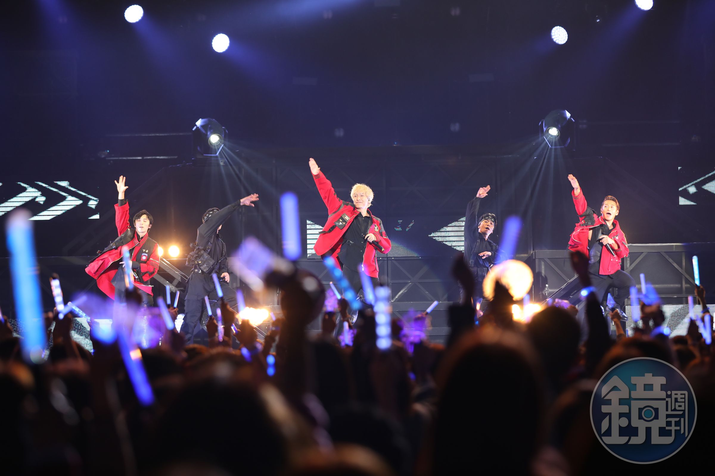 w-inds.成員（左起）千葉涼太、橘慶太與緒方龍一連續唱跳多首歌曲也不見疲態。（G MUSIC提供）