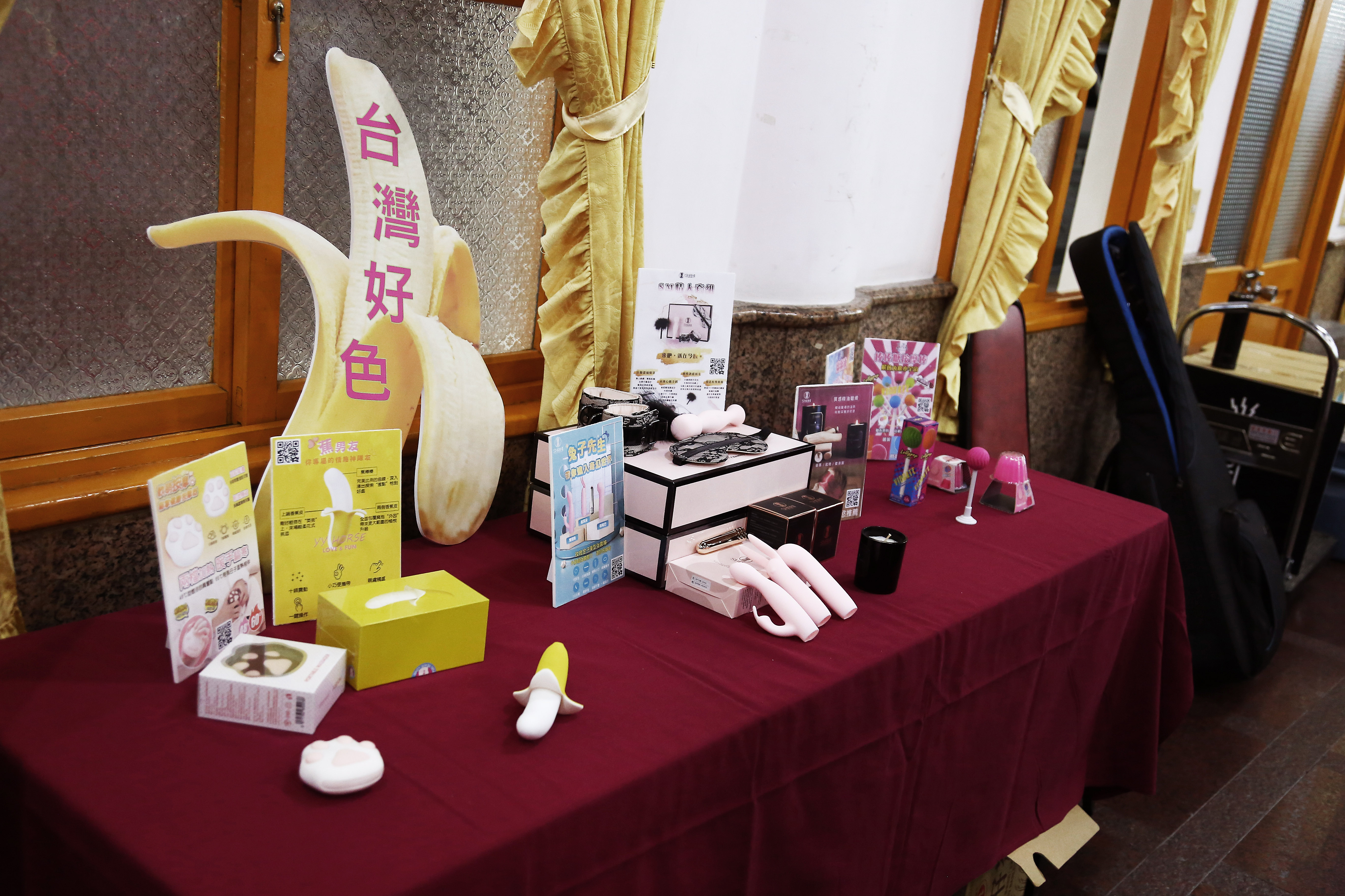 好玩國際也在現場展示各種情趣用品。（台灣好色提供）