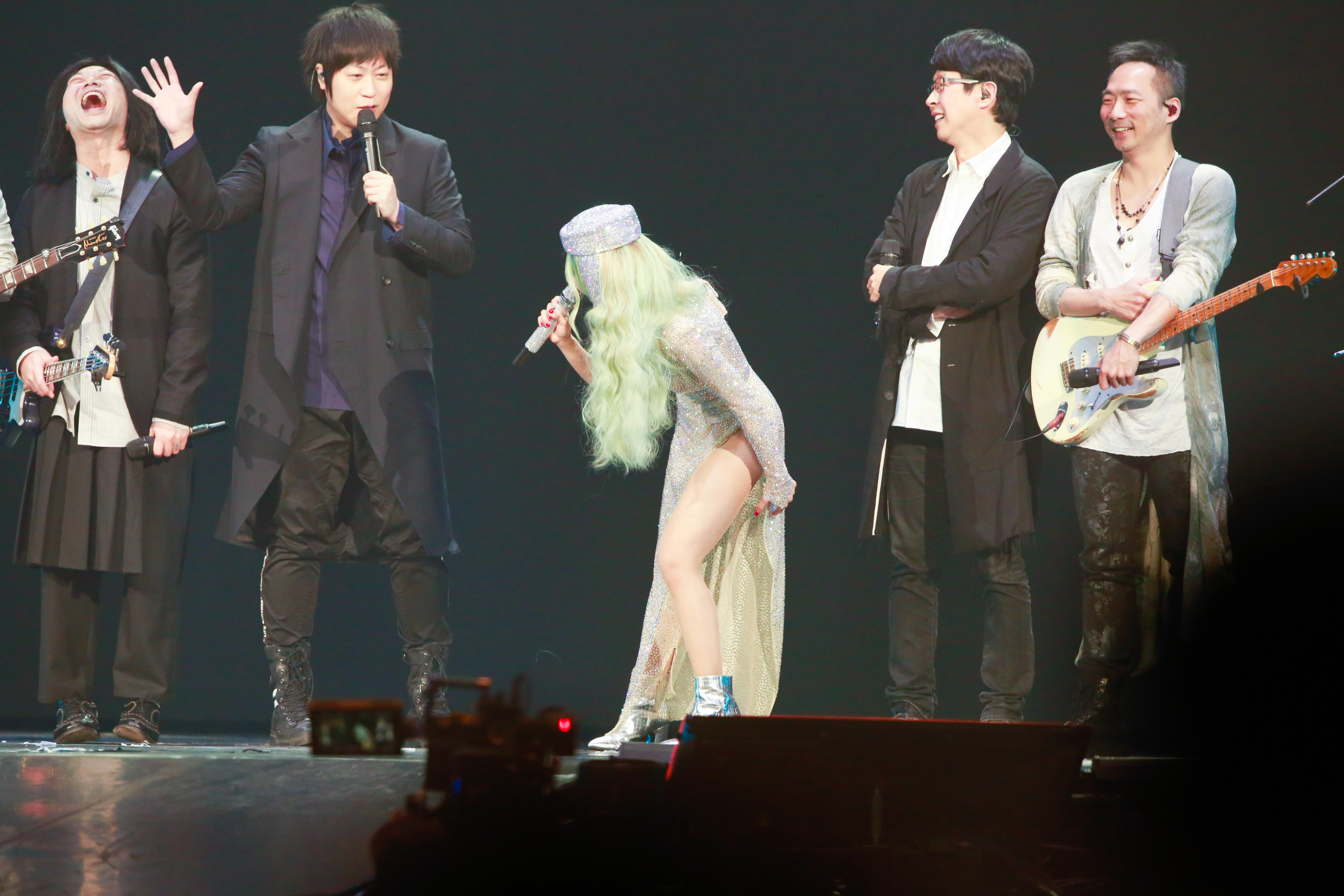 蔡依林的鑽石歌姬裝，展現Ｓ體態，更露出細腿。