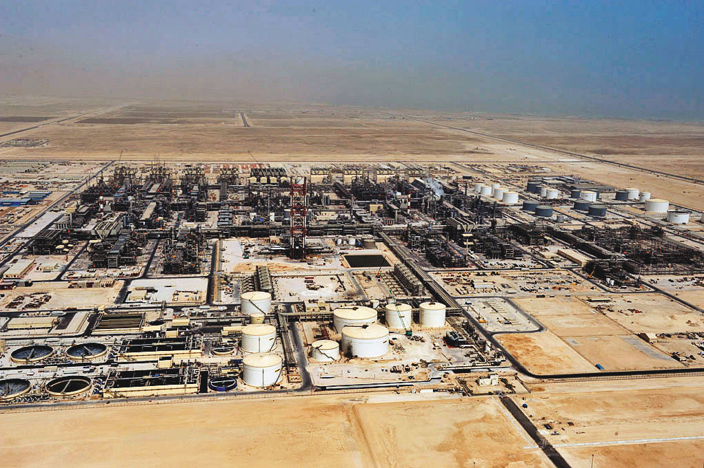 美伊衝突，伊朗有可能對油輪、煉油設備發動攻擊，油價恐維持高檔。（翻攝自殼牌石油官網）