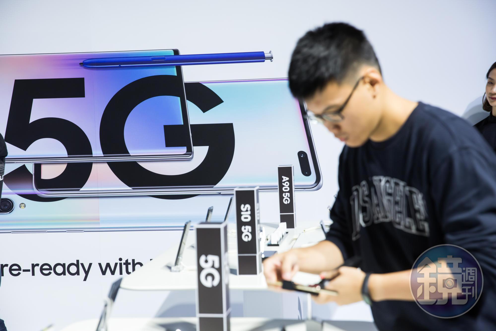 為搶5G執照台灣五家電信業者殺紅眼,標金也創下全球新高。