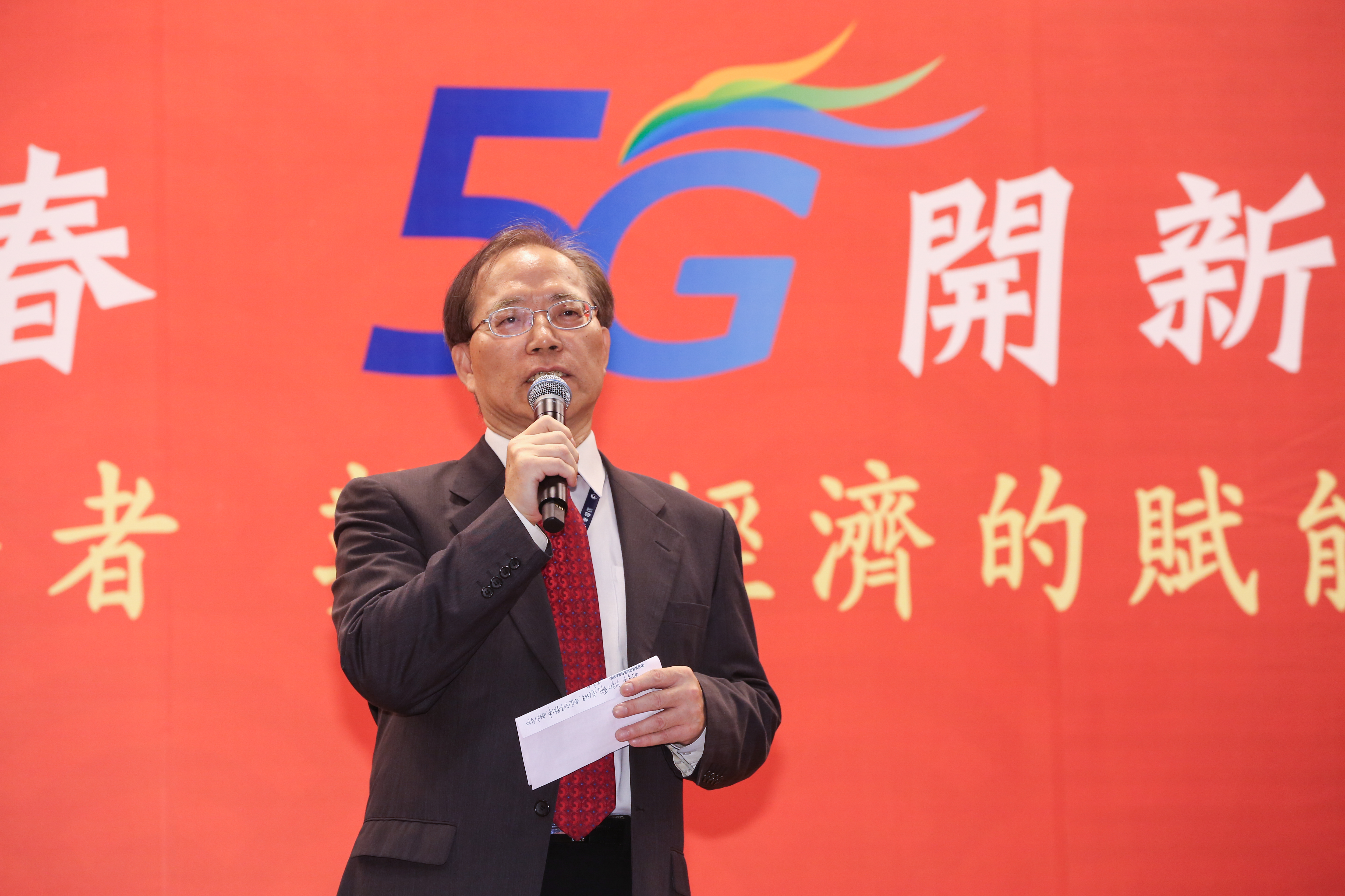 中華電信董事長謝繼茂表示,5G頻譜競標目前還看不到任何封關的跡象,可能還需要幾天才會結束。