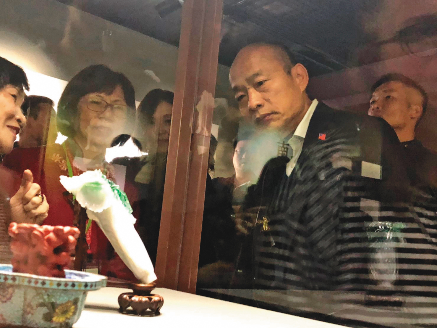 相較於綠營全天拚場,韓國瑜則是老神在在,6日參觀故宮研究文化教育政策。(韓國瑜競辦提供)