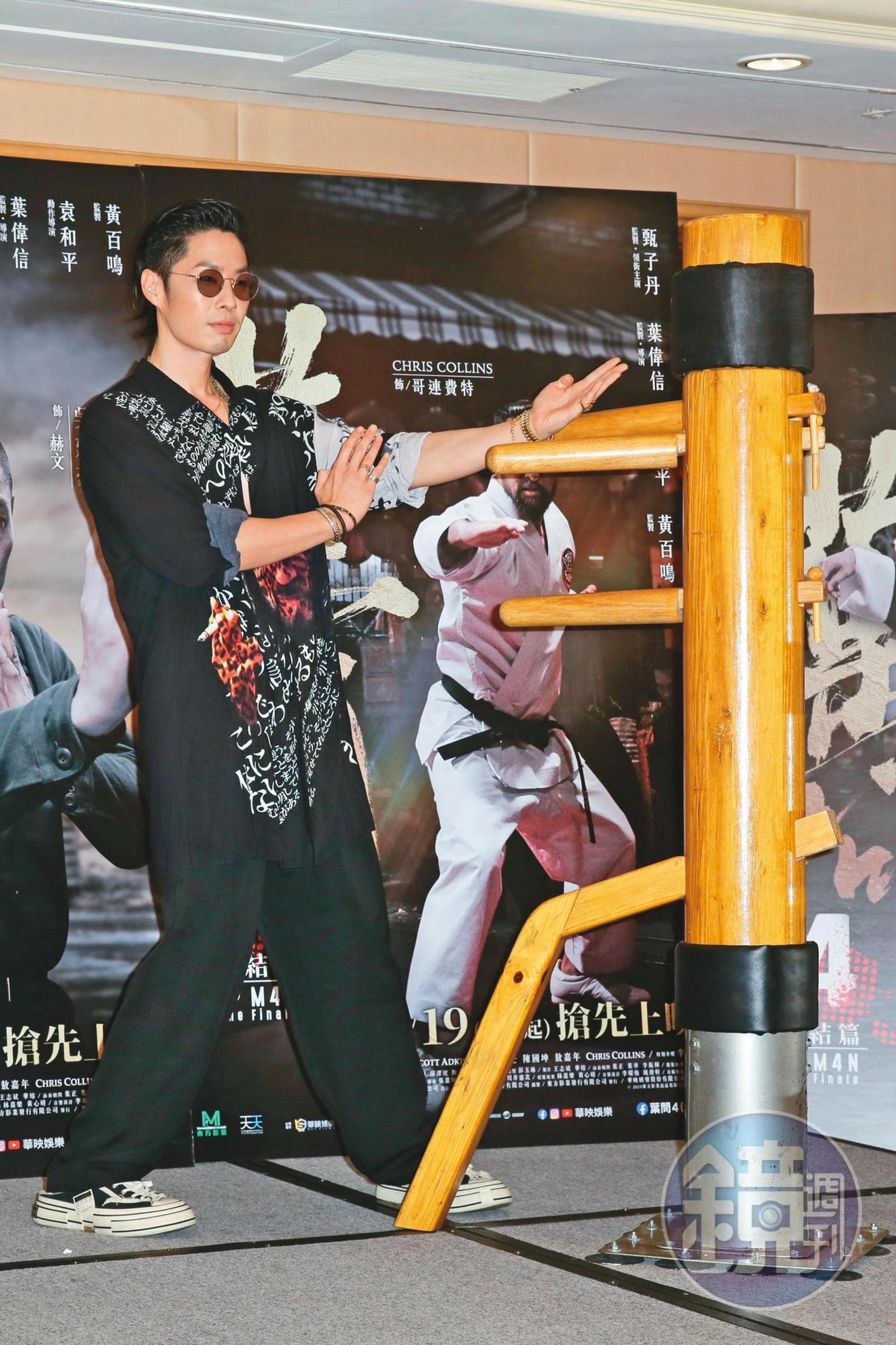 吳建豪歷來頗愛在室內戴墨鏡,讓人除了摸不清他的眼神之外,自己也渾身飄散出一股盲味。
