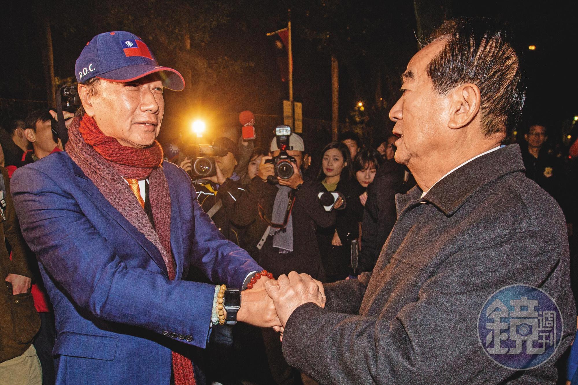 親民黨不分區有3名「郭家軍」入列，選前黃金72小時，郭台銘（左）預料將與宋楚瑜（右）合體催票。