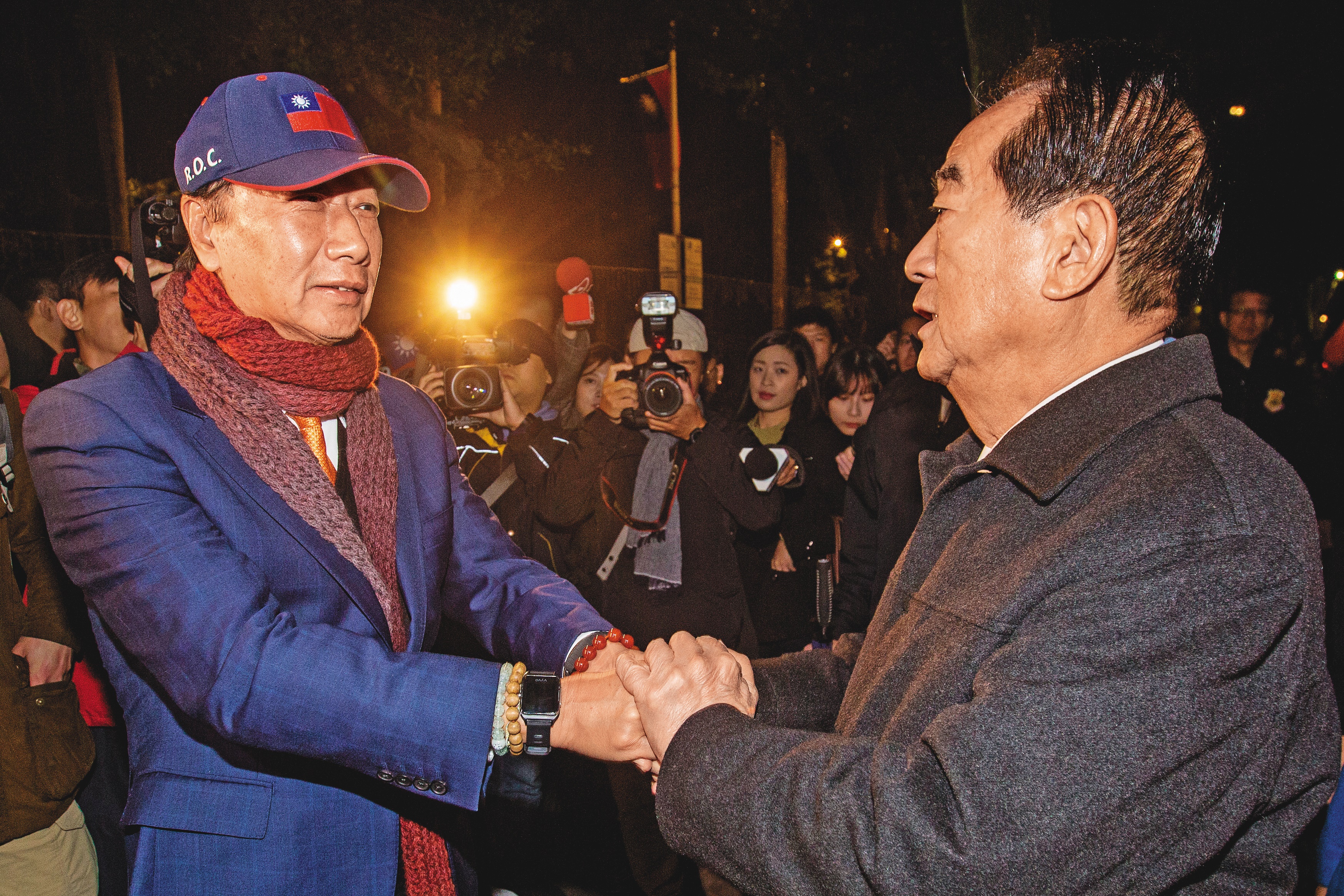 親民黨不分區有3名「郭家軍」入列，選前黃金72小時，郭台銘（左）預料將與宋楚瑜（右）合體催票。