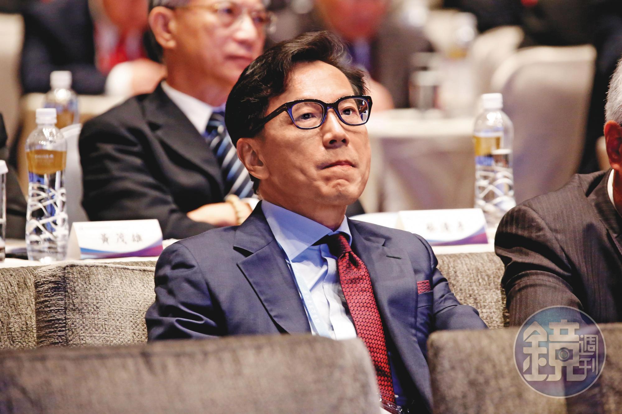 台灣大董事長蔡明忠算盤撥得精，外傳可能找盟友亞太電信合作。