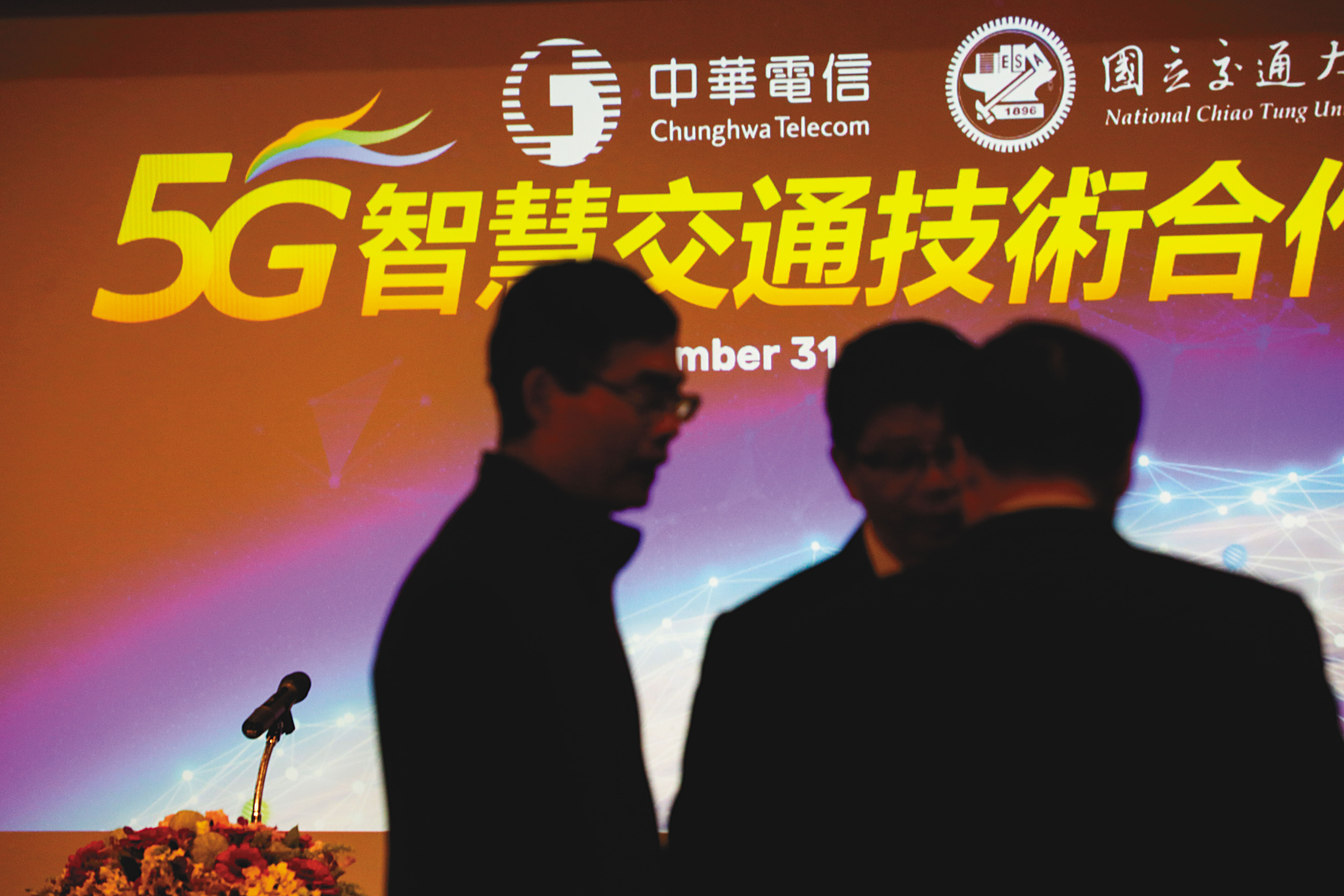 中華電信是國內最大電信業者,董事長謝繼茂認為,砸錢拚買頻譜值得。