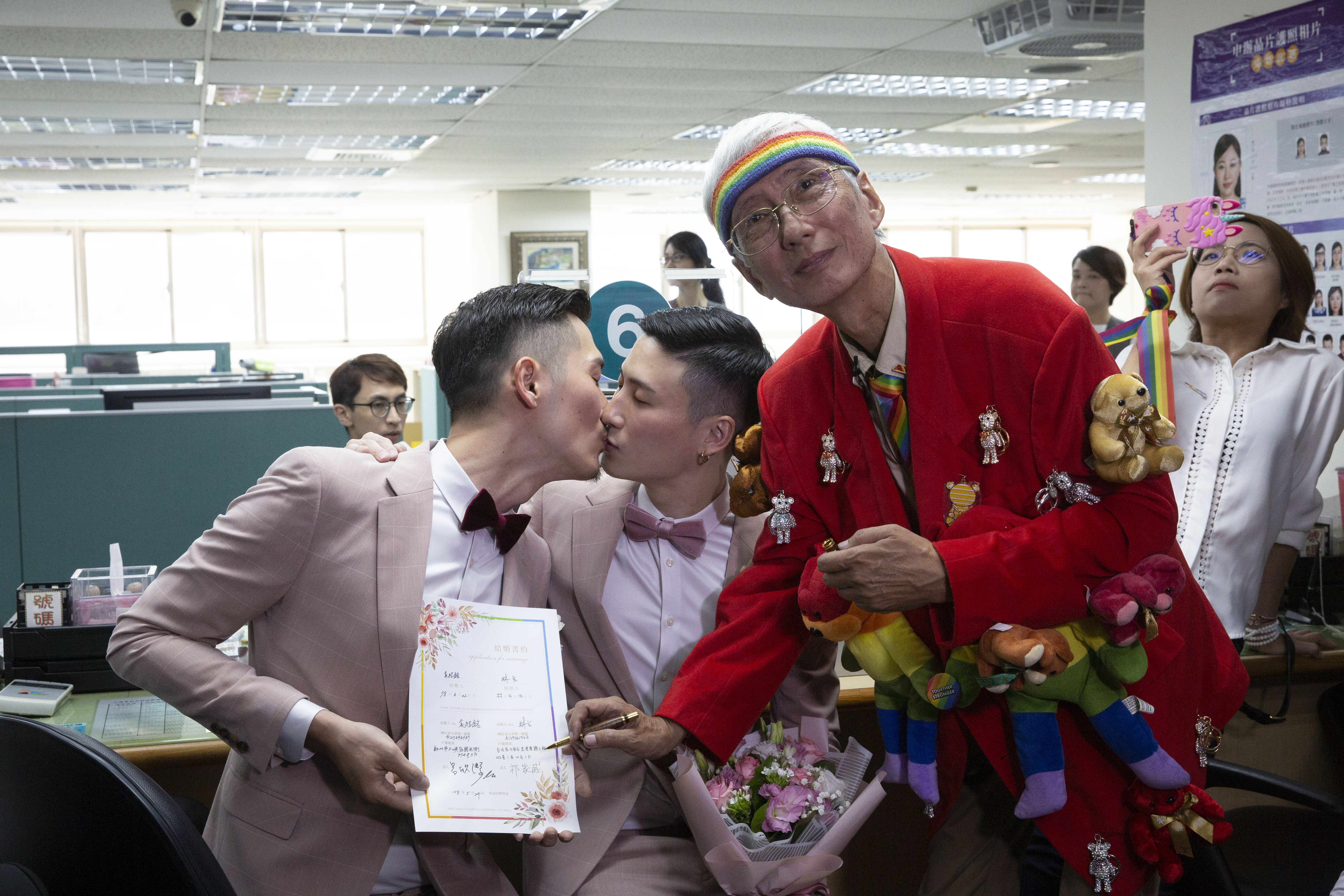 去年5月同婚專法上路,今年申報綜合所得稅,同婚伴侶也可選擇合併申報。圖為示意圖。