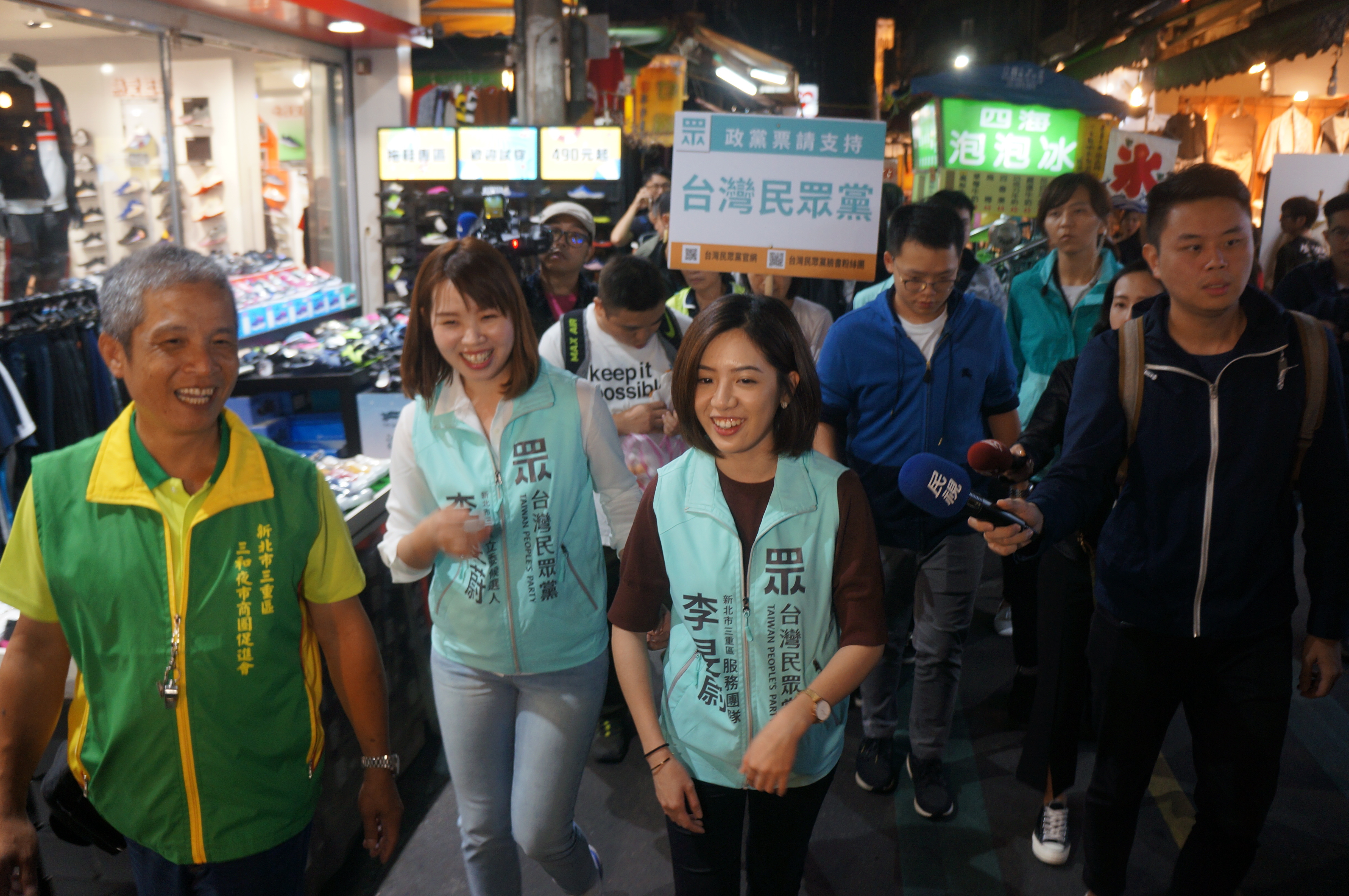 對108年新成立政黨的捐贈可否扣除，須視109年1月11日投票結果而定。圖為民眾黨掃街資料照。