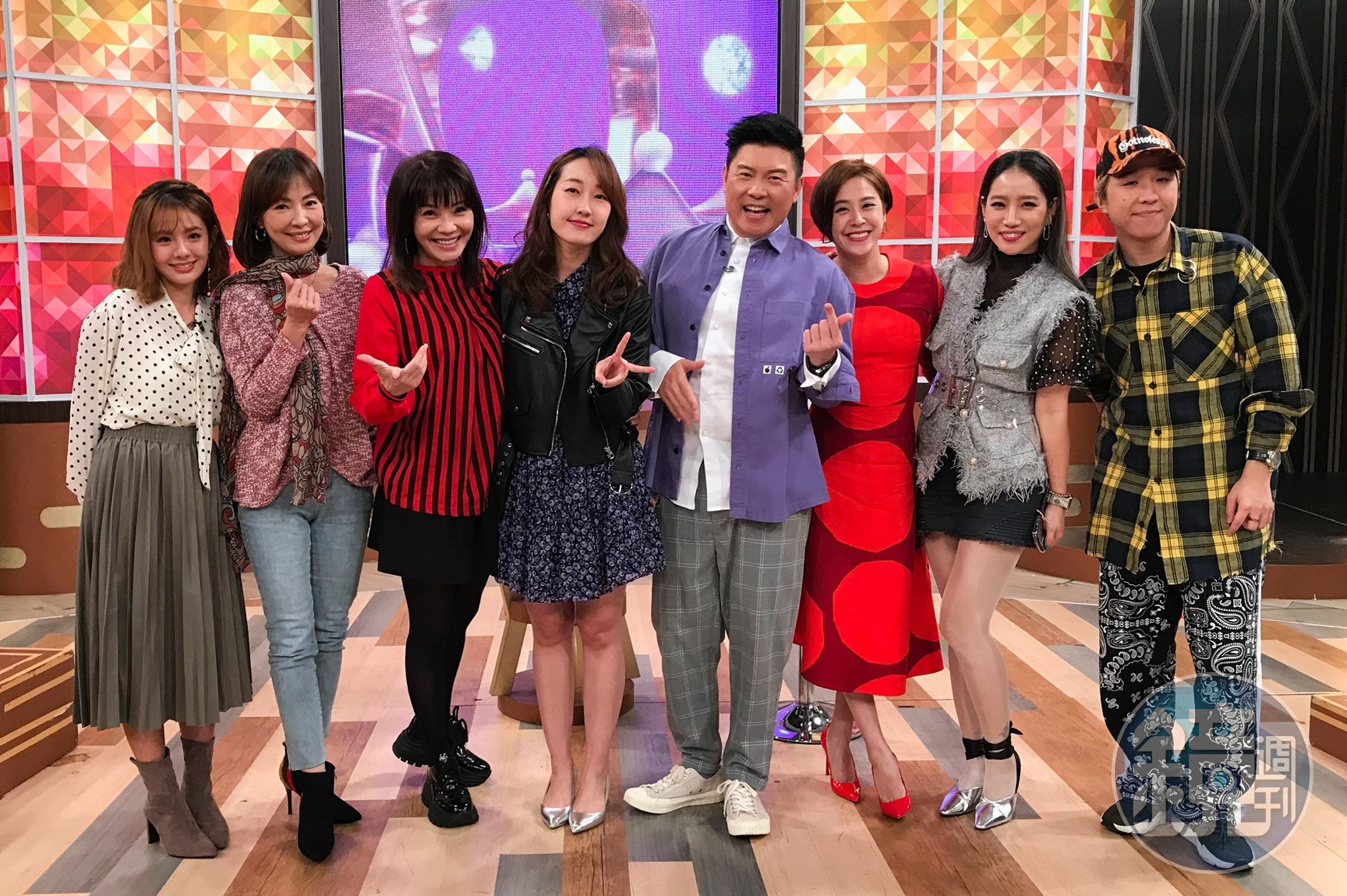 《一袋女王》邀請郭昱晴、徐瑋吟、甄莉、楊皓如、黃小柔及大根上節目，分享自己遇到另一半出軌時是選擇原諒還是離開的親身經歷。（衛視提供）