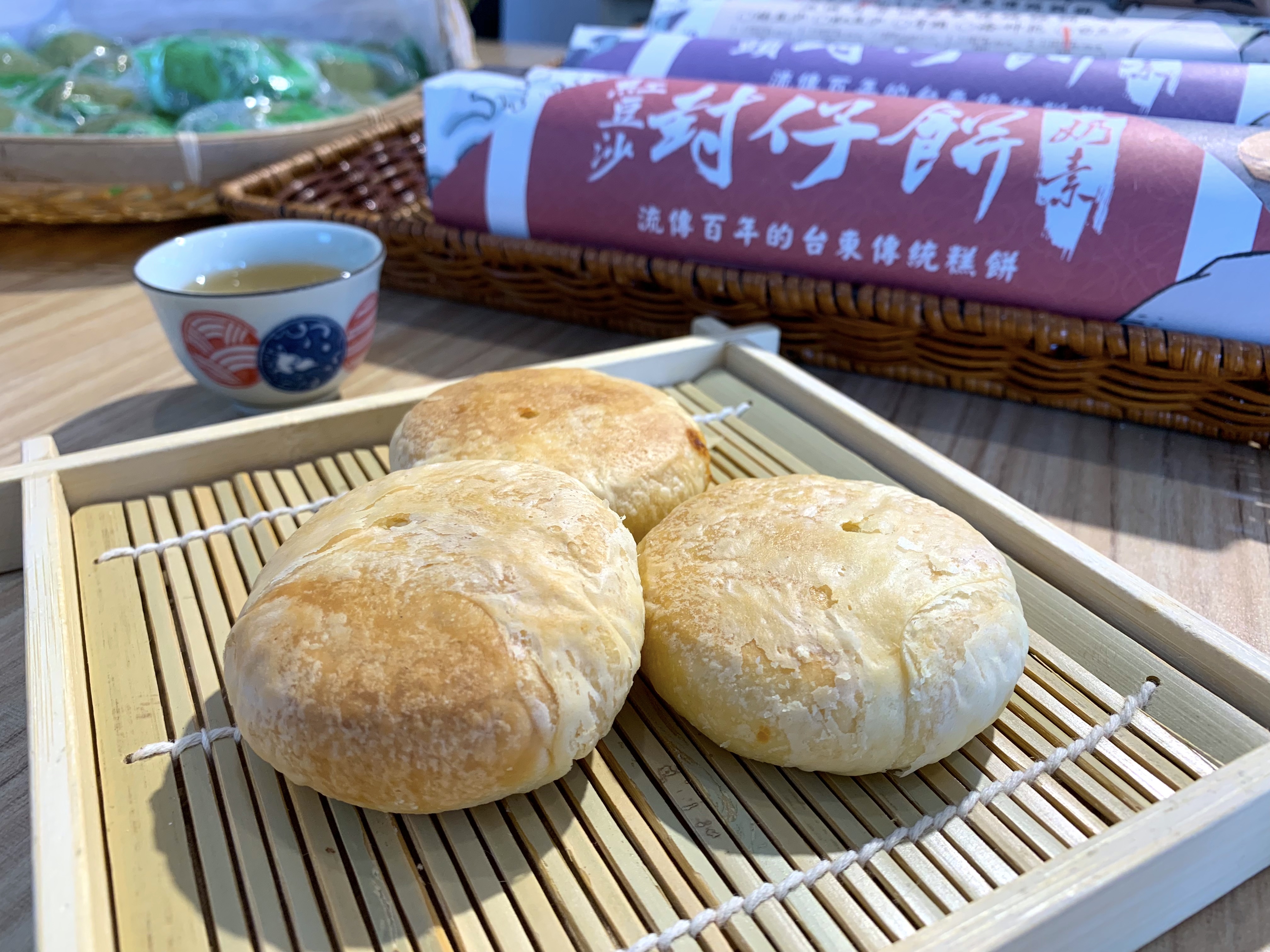 「封仔餅」是台東人早期物資匱乏時，滋味最富饒的中秋月餅。