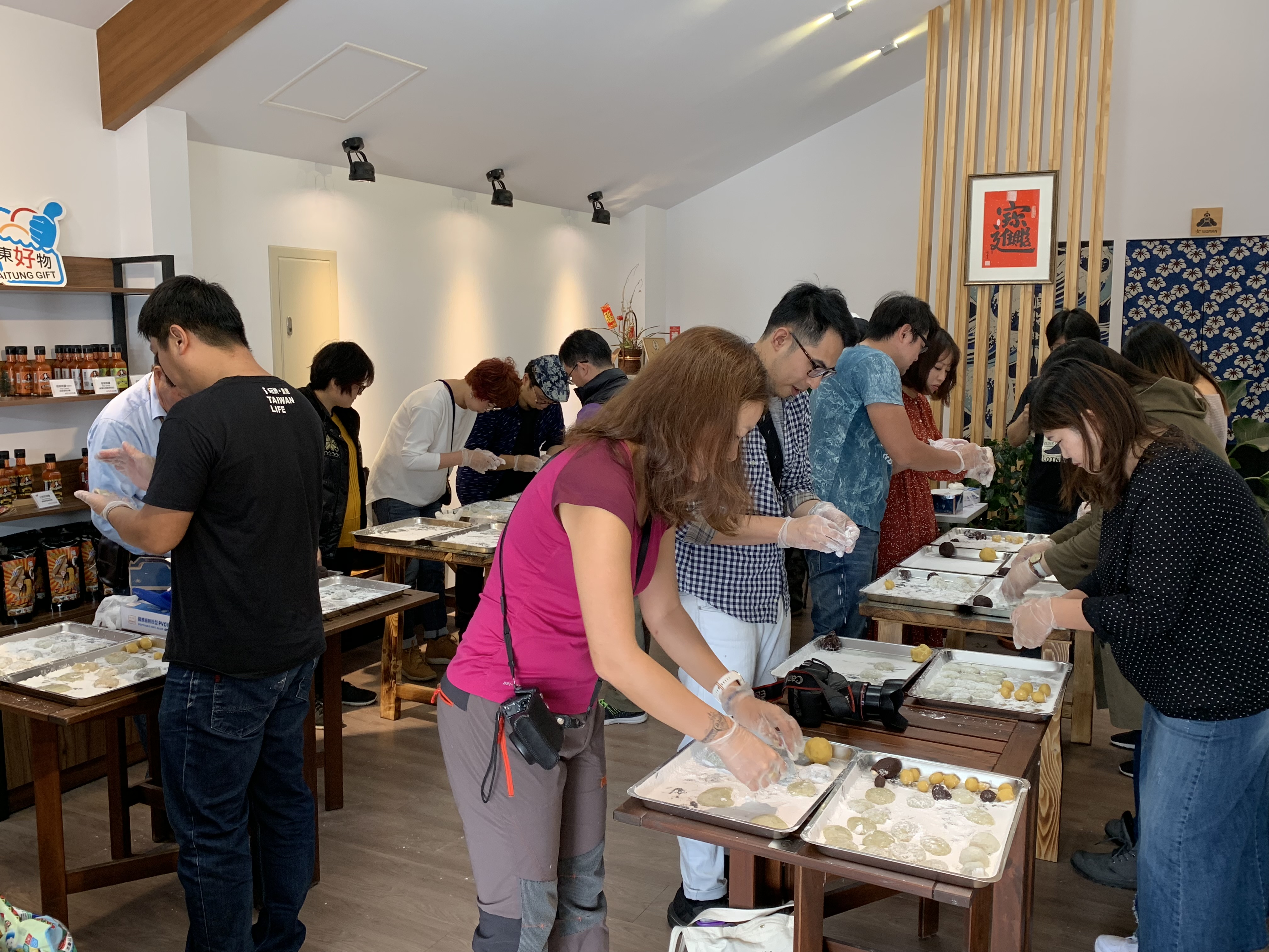 海草麻糬手作體驗活動，可以自己動手捏麻糬，簡單又有樂趣。