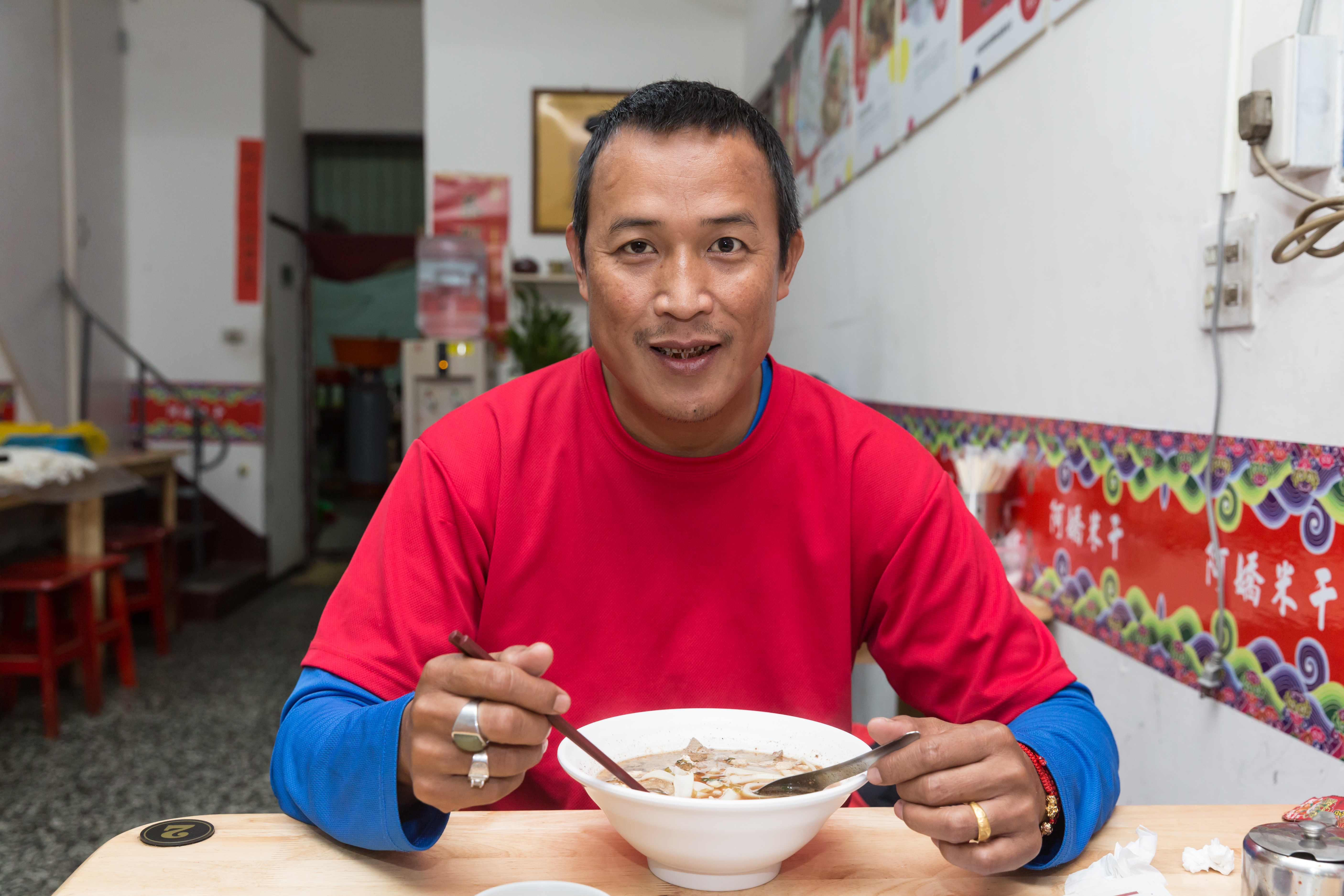 鄧青弘,42歲,平鎮人,油漆業