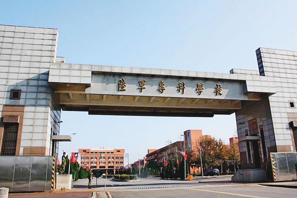 吳姓業餘攝影師就讀陸軍專科學校,除了偷竊模特兒私人物品,也曾在校內偷同學財物。(翻攝陸軍專校臉書)