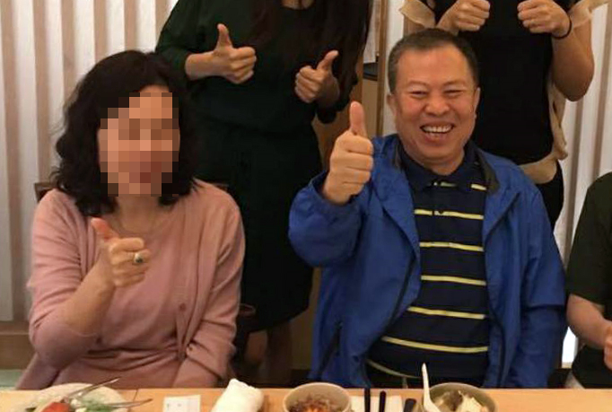 福懋油市場派以前飼料大廠興泰董事長吳金泉（右）為首，他靠著股市操盤入主多家公司。（讀者提供）