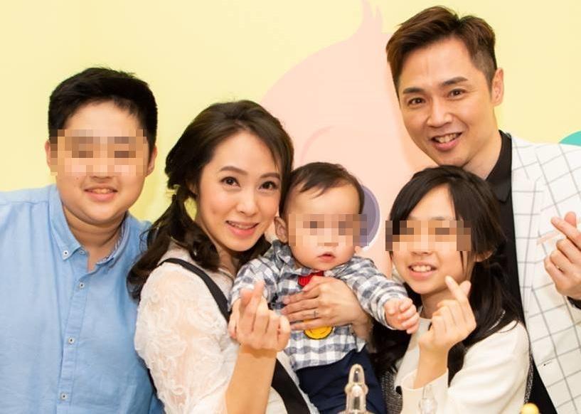 宋達民（右1）被民眾目擊帶穿著病服的兒子要去三總美食街，因為被警衛和樓管阻擋憤而飆罵。（翻攝自洪百榕粉專）