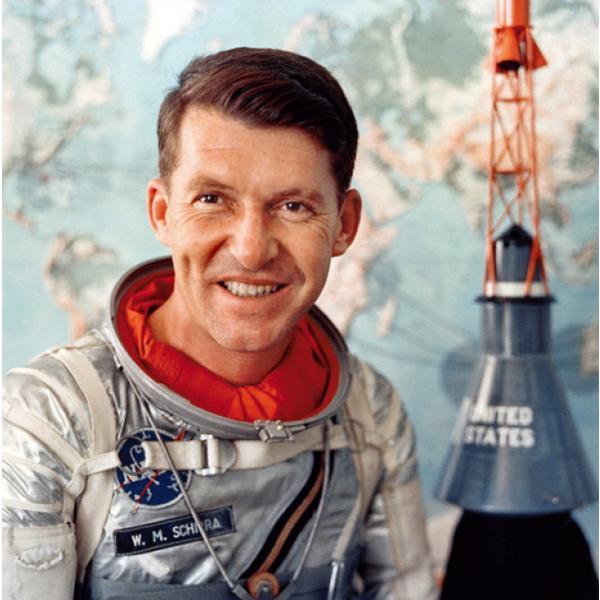  水星計畫Mercury-Atlas 8的太空人Wally Schirra，在1962年就曾戴著超霸CK2998上太空，不過當時算是他的私人手錶形式，OMEGA是到了1965年才正式成為太空任務的指定裝備。
