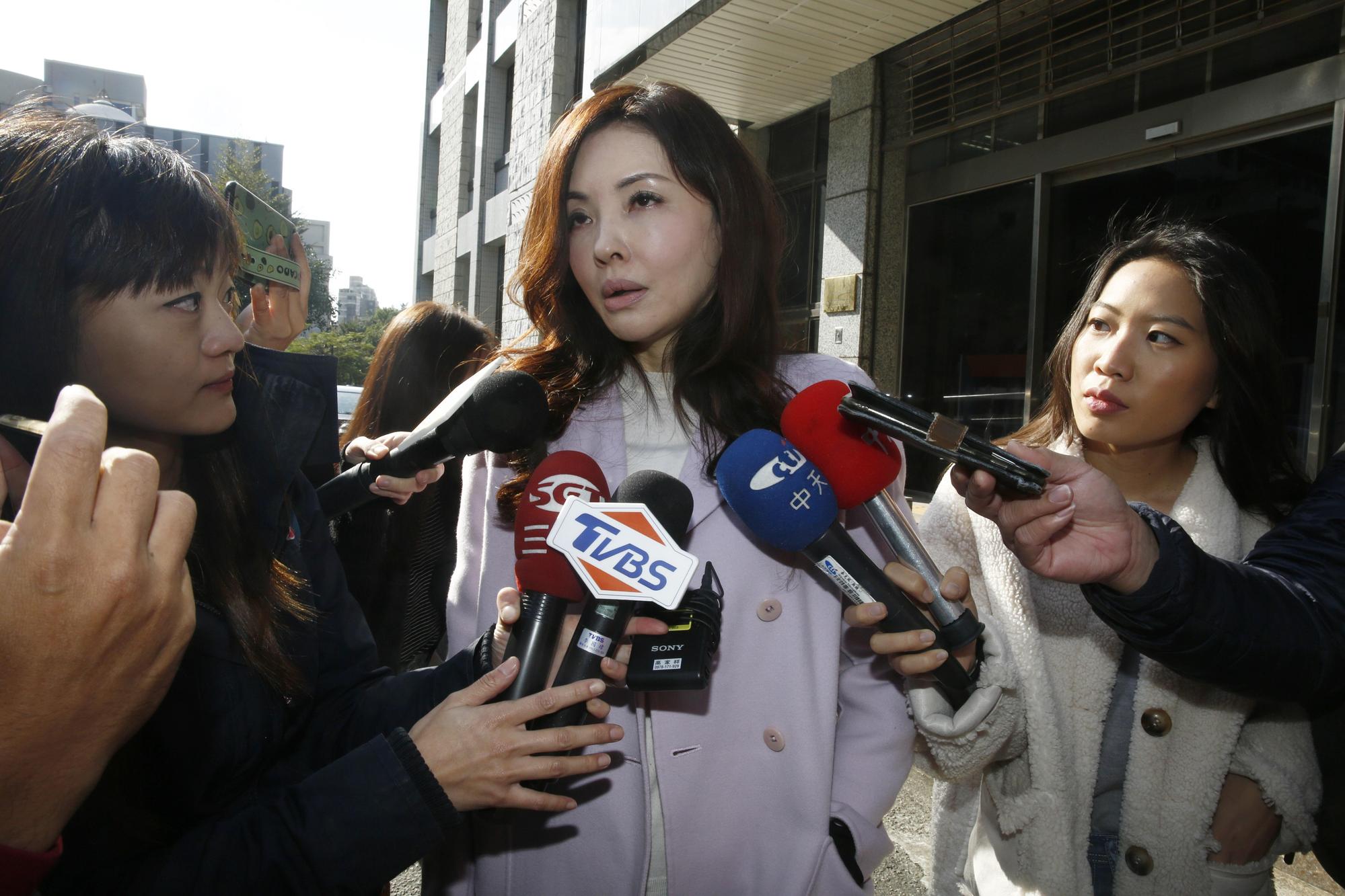何如芸打離婚官司，透露希望與丈夫王敏錡好聚好散。