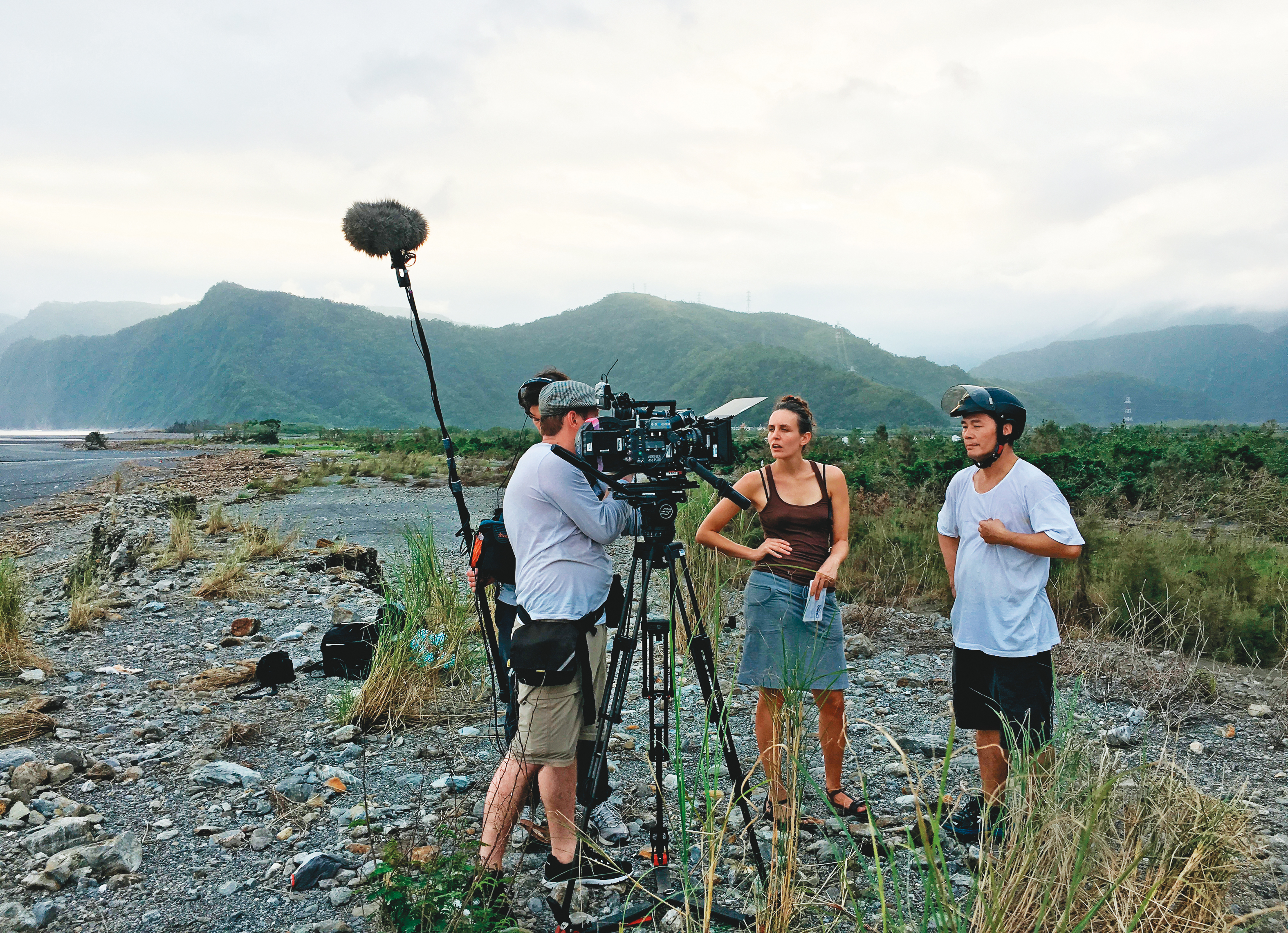 妮可（右二）全程在台灣拍攝《打烊時刻》，但因作業不及，沒有得到官方補助。（妮可富格勒提供）