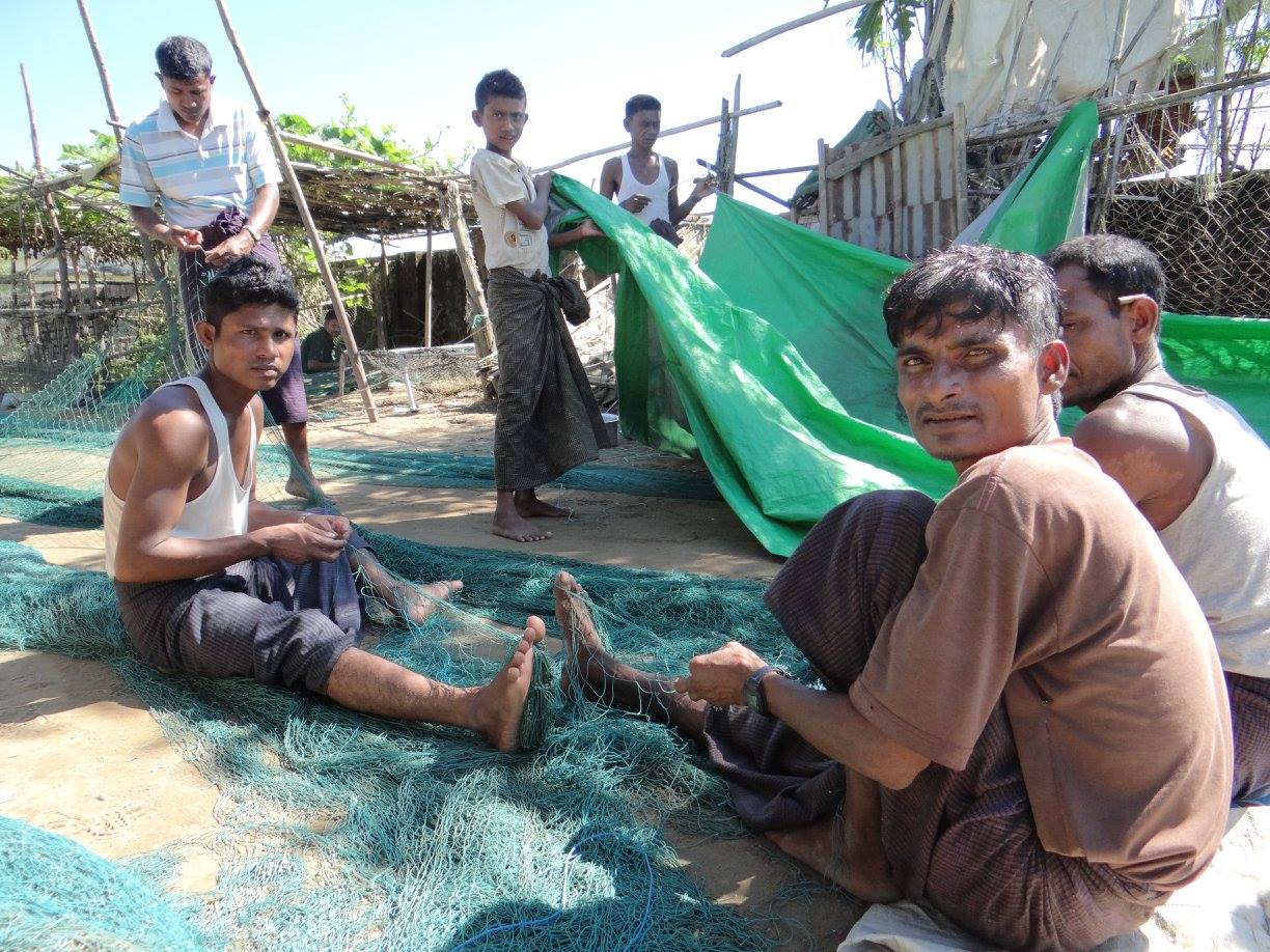 在緬甸至少有七十萬的羅興亞人逃離家園，進入孟加拉難民營躲避種族迫害