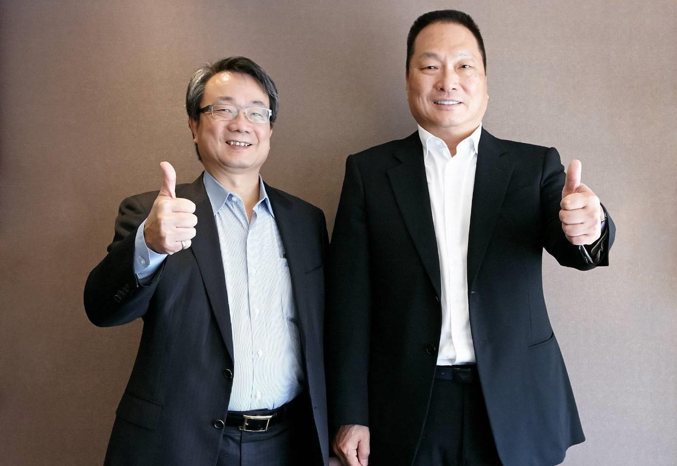 王令麟(右)表示,自從併購草莓網後,東森購物今年將借重在地合作夥伴成立社群電商和社群部隊,把新零售和新媒體事業打入東南亞市場。(東森提供)