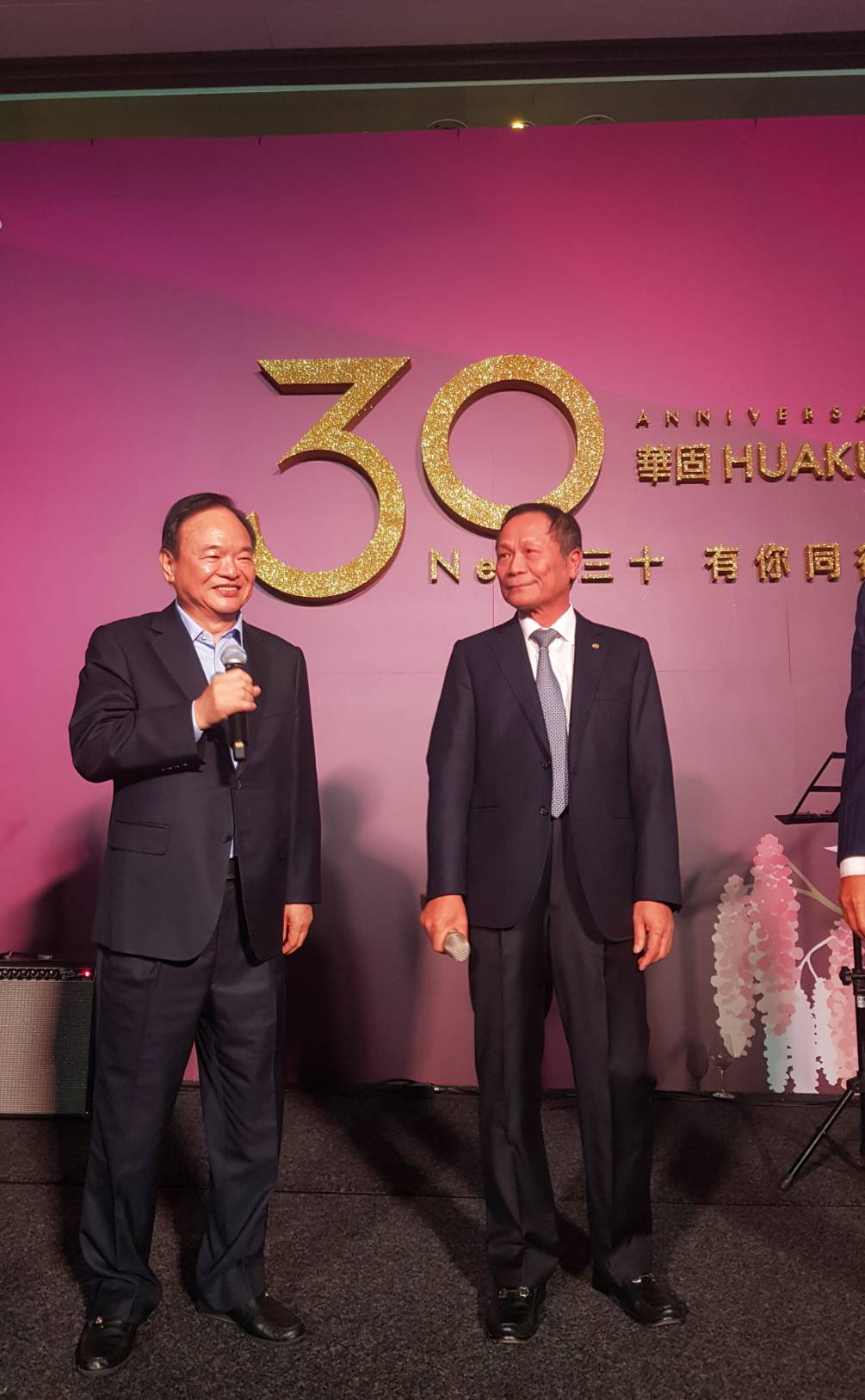 元利建設、全聯董事長林敏雄(左)鍾榮昌合建天母聖道兒童之家土地,二人交情不錯。