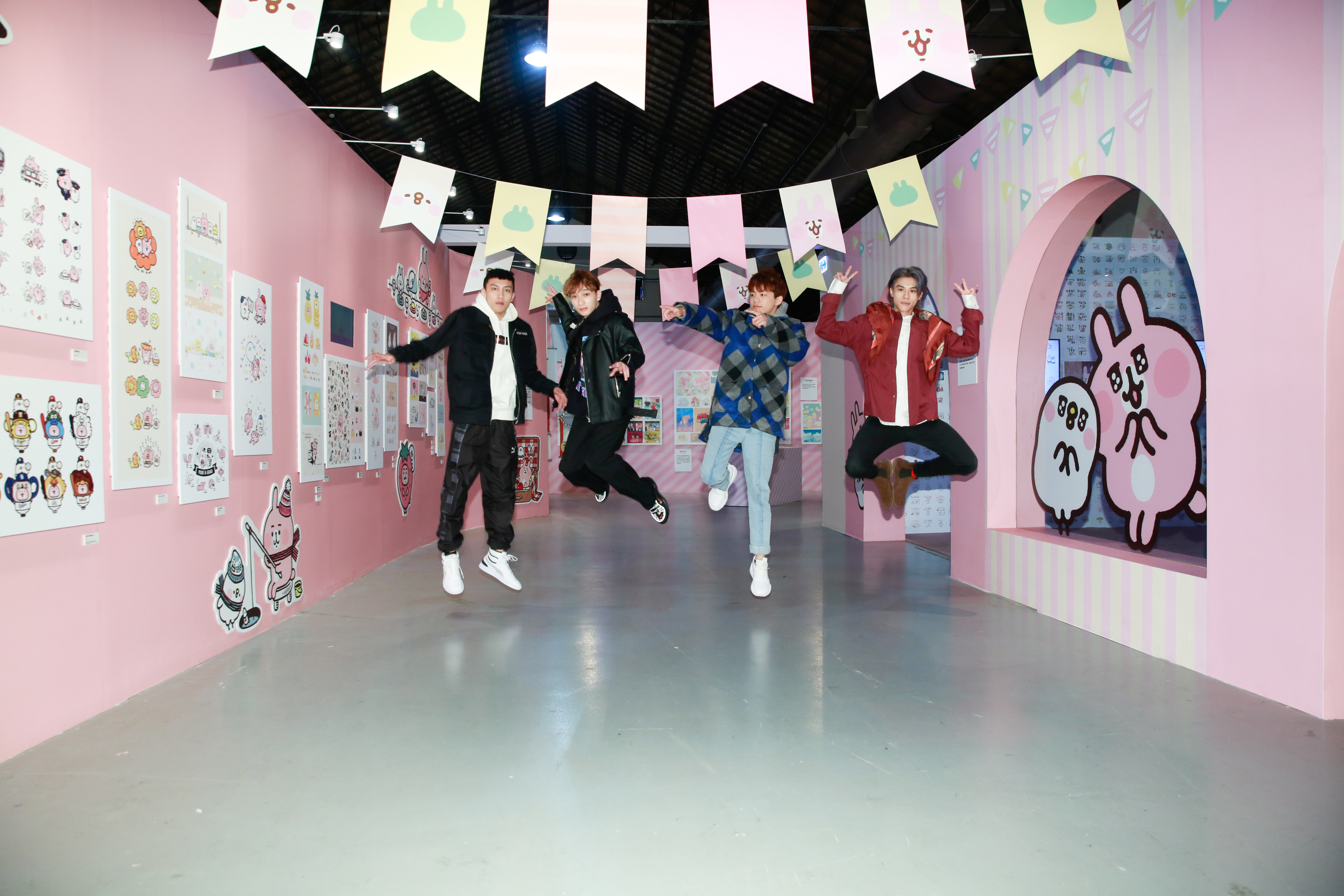 noovy參觀在松山文創園區的《卡娜赫拉15週年創作展》。