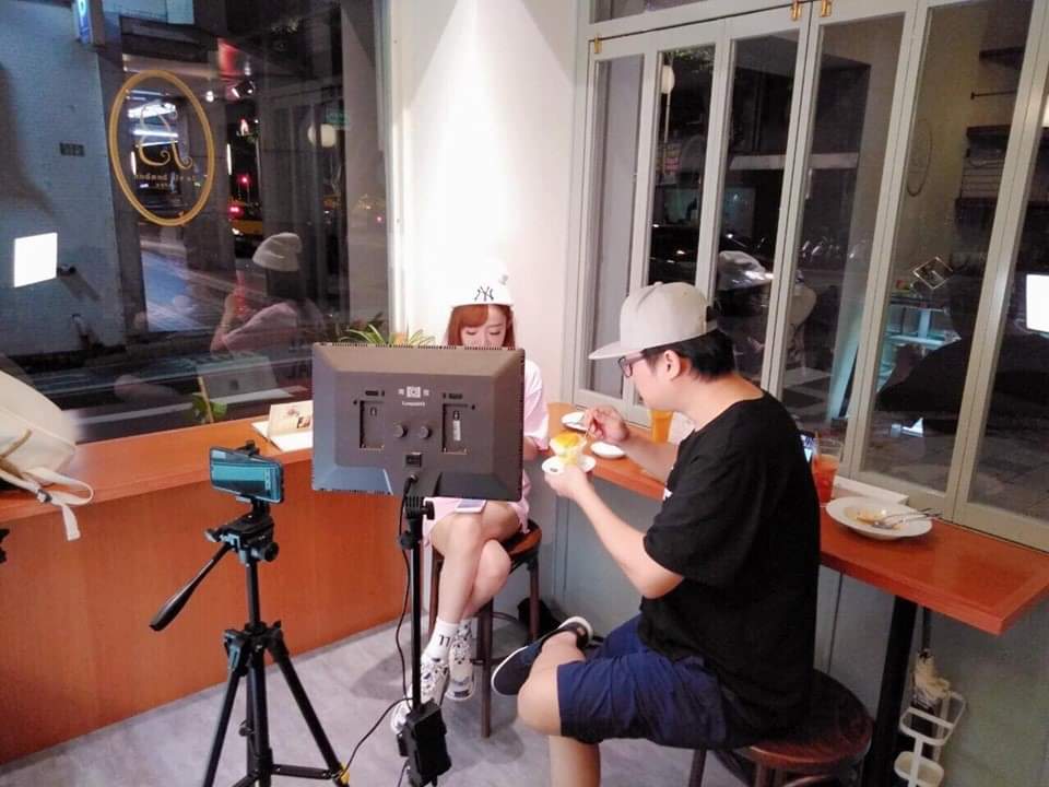 《超級偶像》選秀節目出道的歌手王雅婷,近來積極拍片轉型當youtuber。(王雅婷提供)