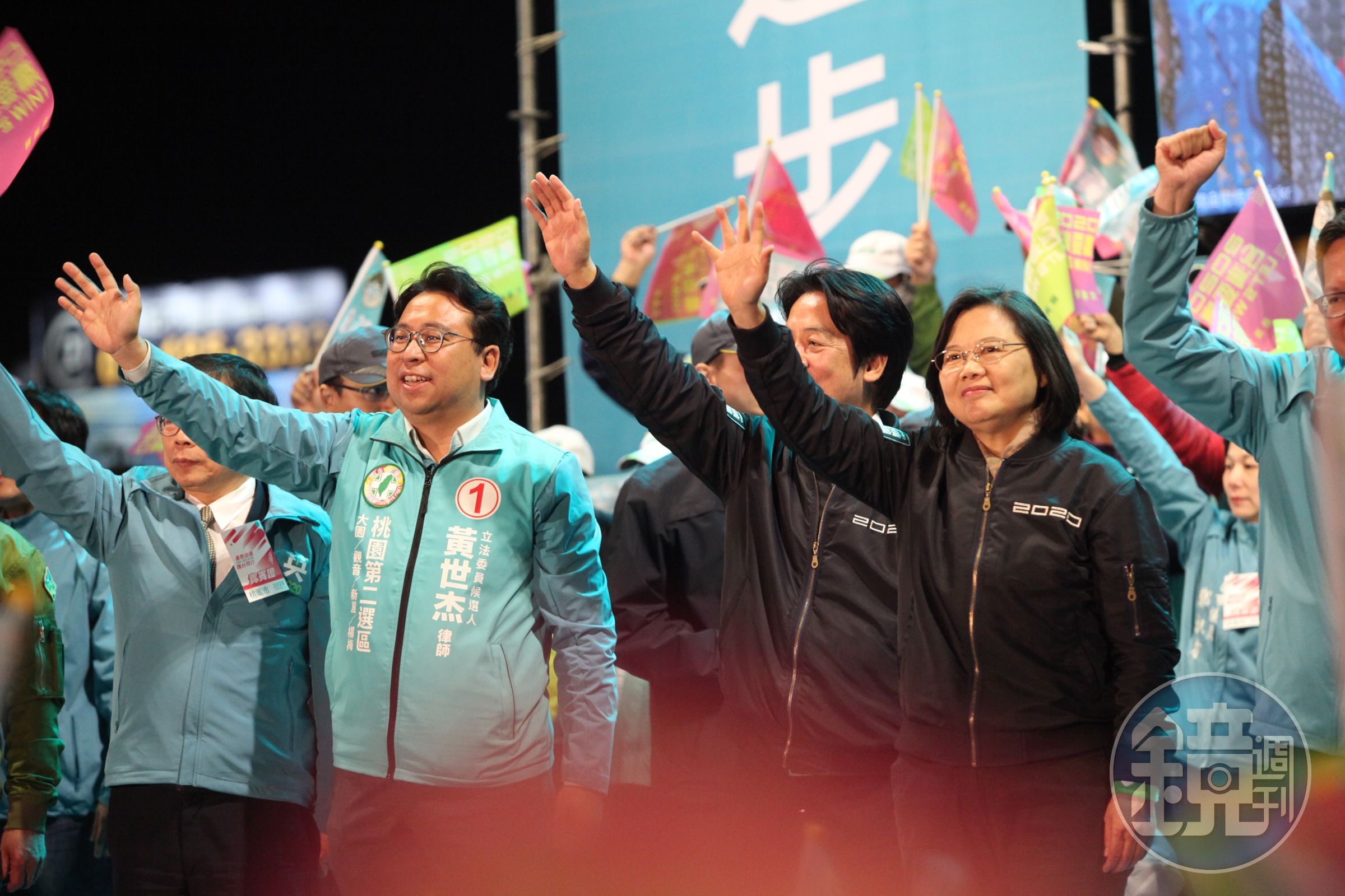 民進黨總統候選人蔡英文今晚與搭檔賴清德到桃園造勢。