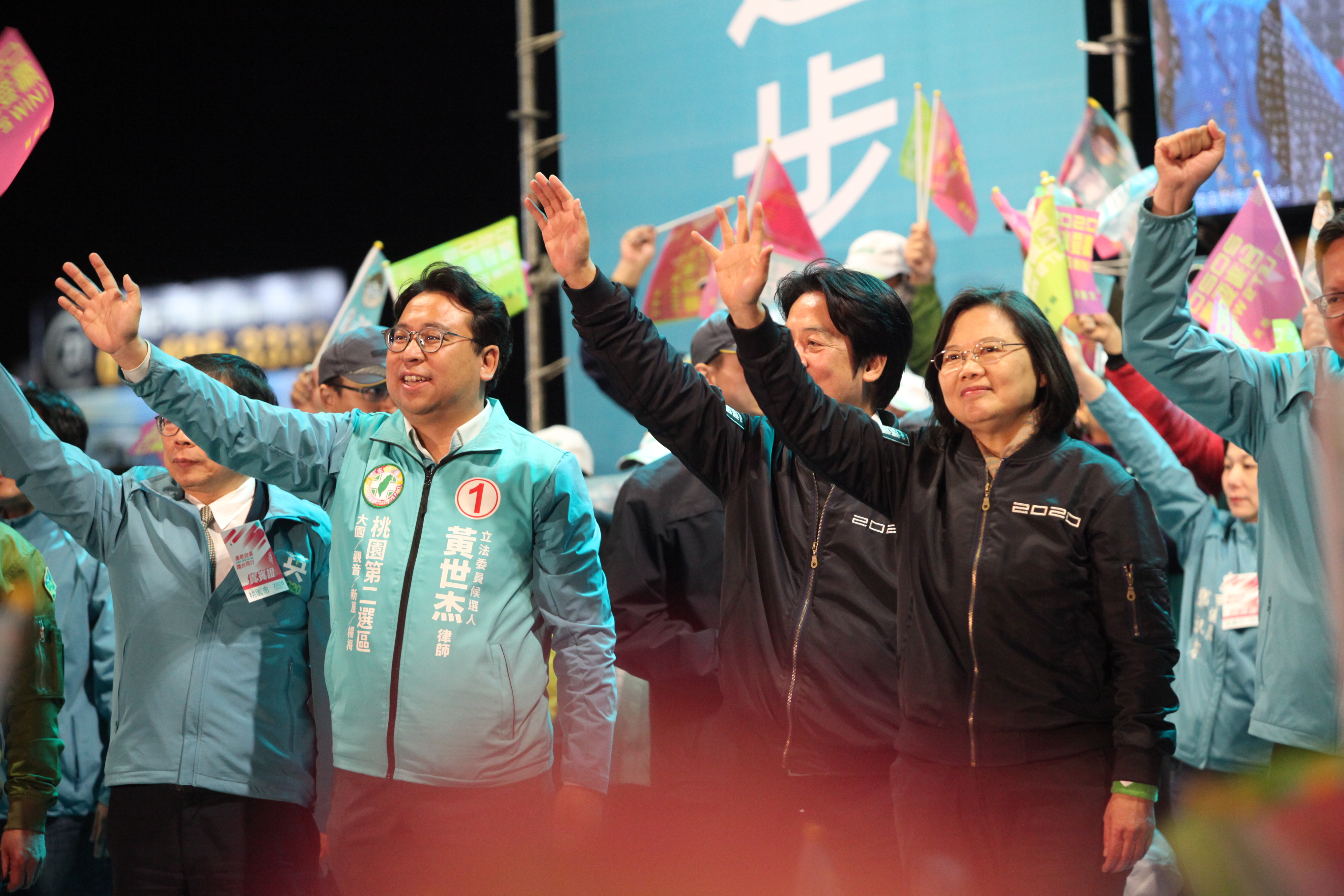 民進黨總統候選人蔡英文今晚與搭檔賴清德到桃園造勢。