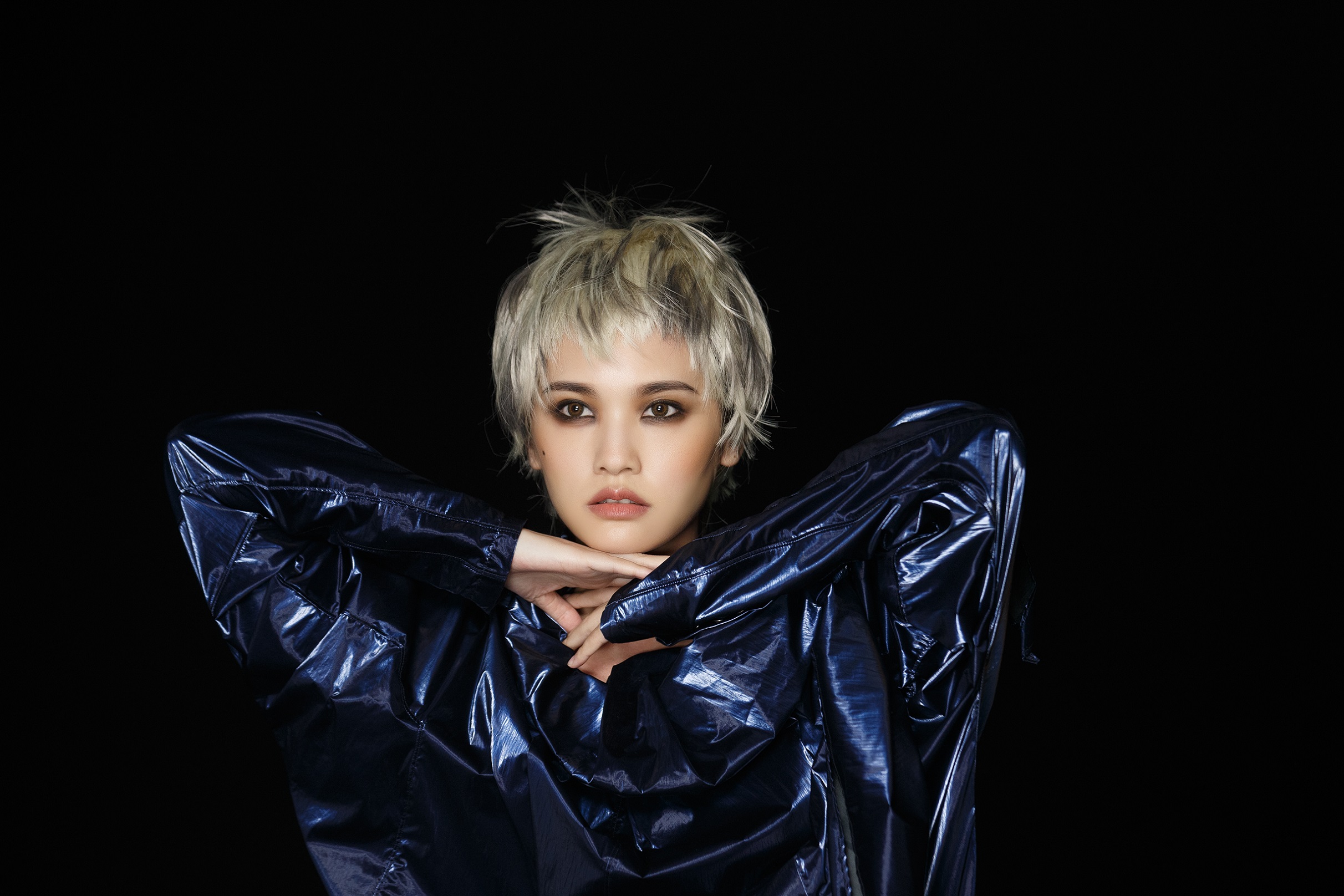 楊丞琳的新歌〈煉愛〉，描述對感情的勇往直前。（環球音樂提供）