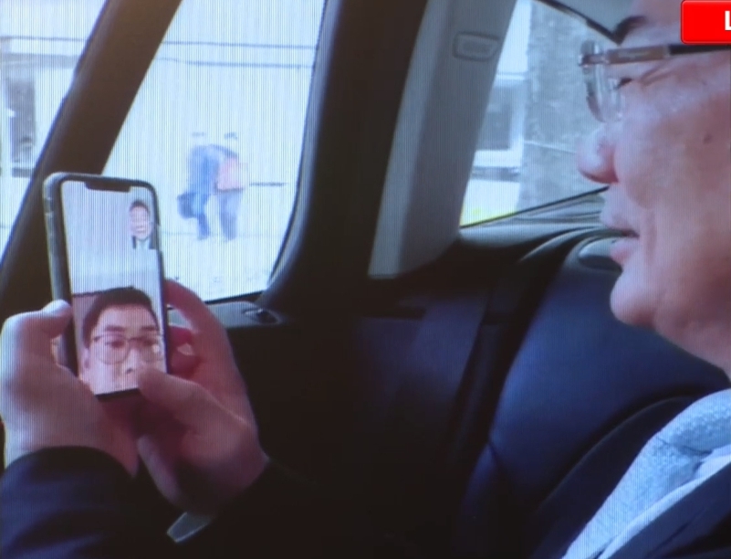 蔡正元今日大動作召開記者會，並拿出相關影音「證據」反擊。（翻攝自國民黨臉書影片）