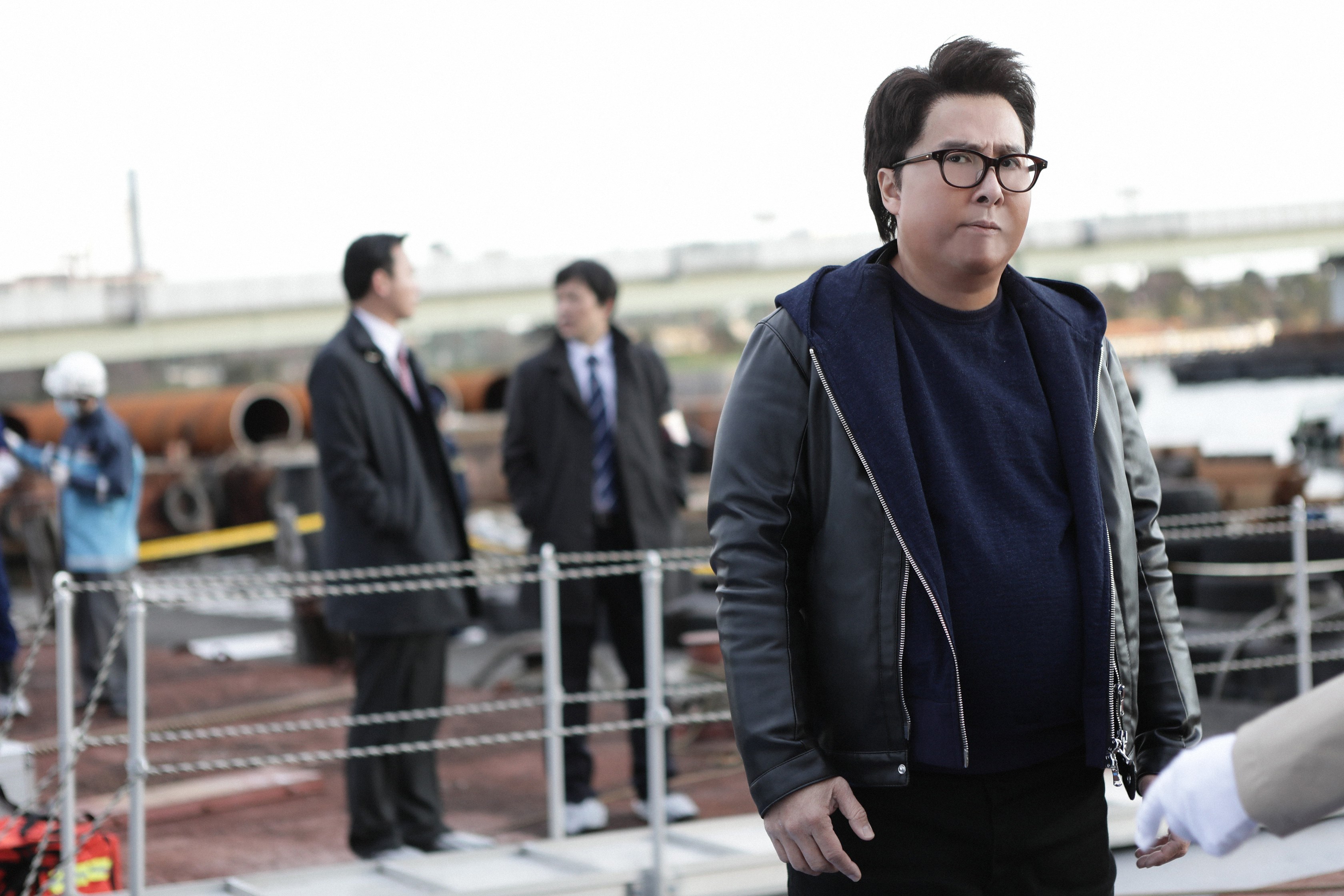 甄子丹穿上胖胖衣增肥,臉頰也貼了貼片,臉上表情要重新訓練。(華映提供)