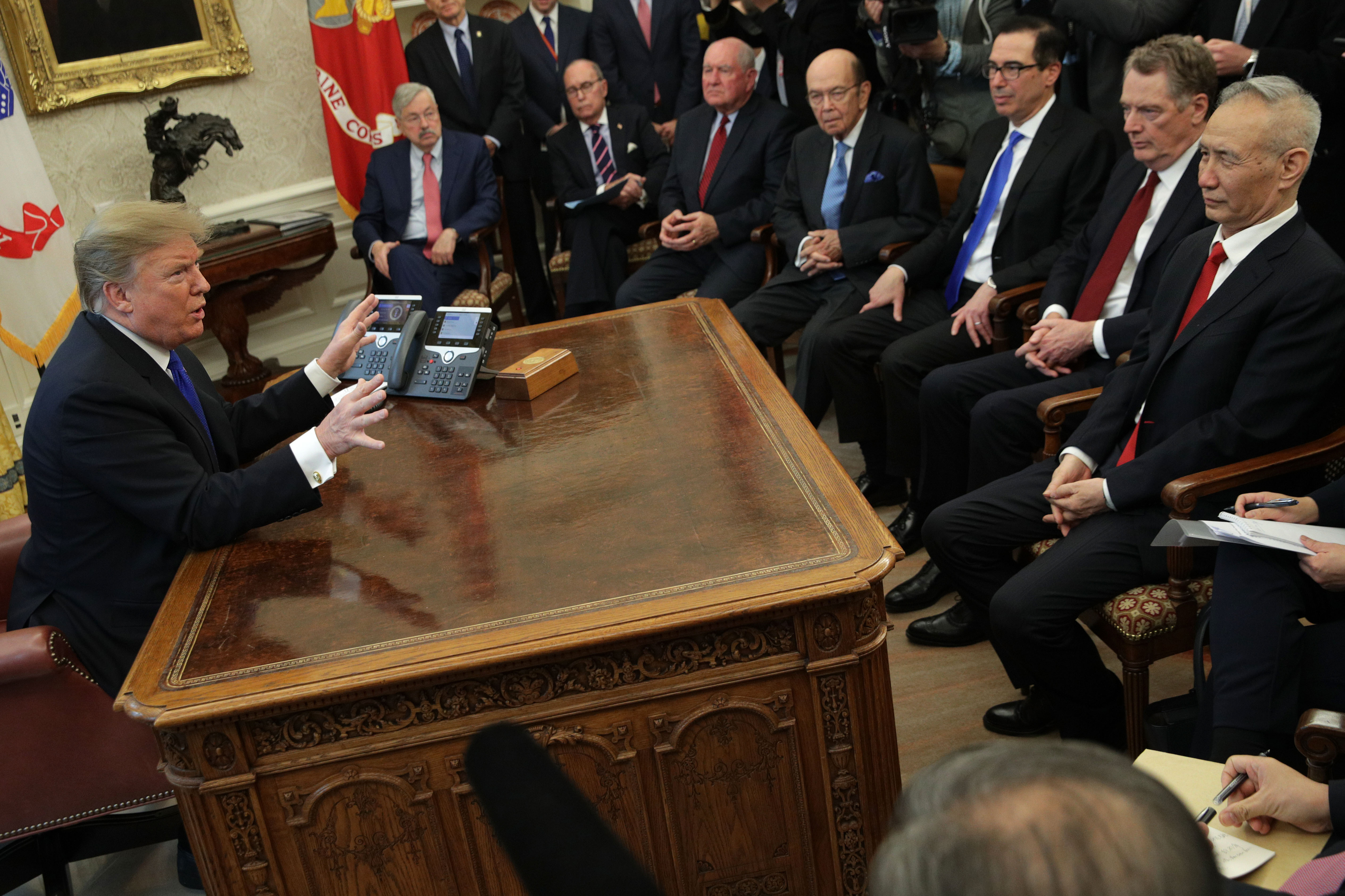 台股操盤贏家中，有7成以上認為2020年全球經濟最大風險仍在川普政策及貿易戰衝突。（東方IC）