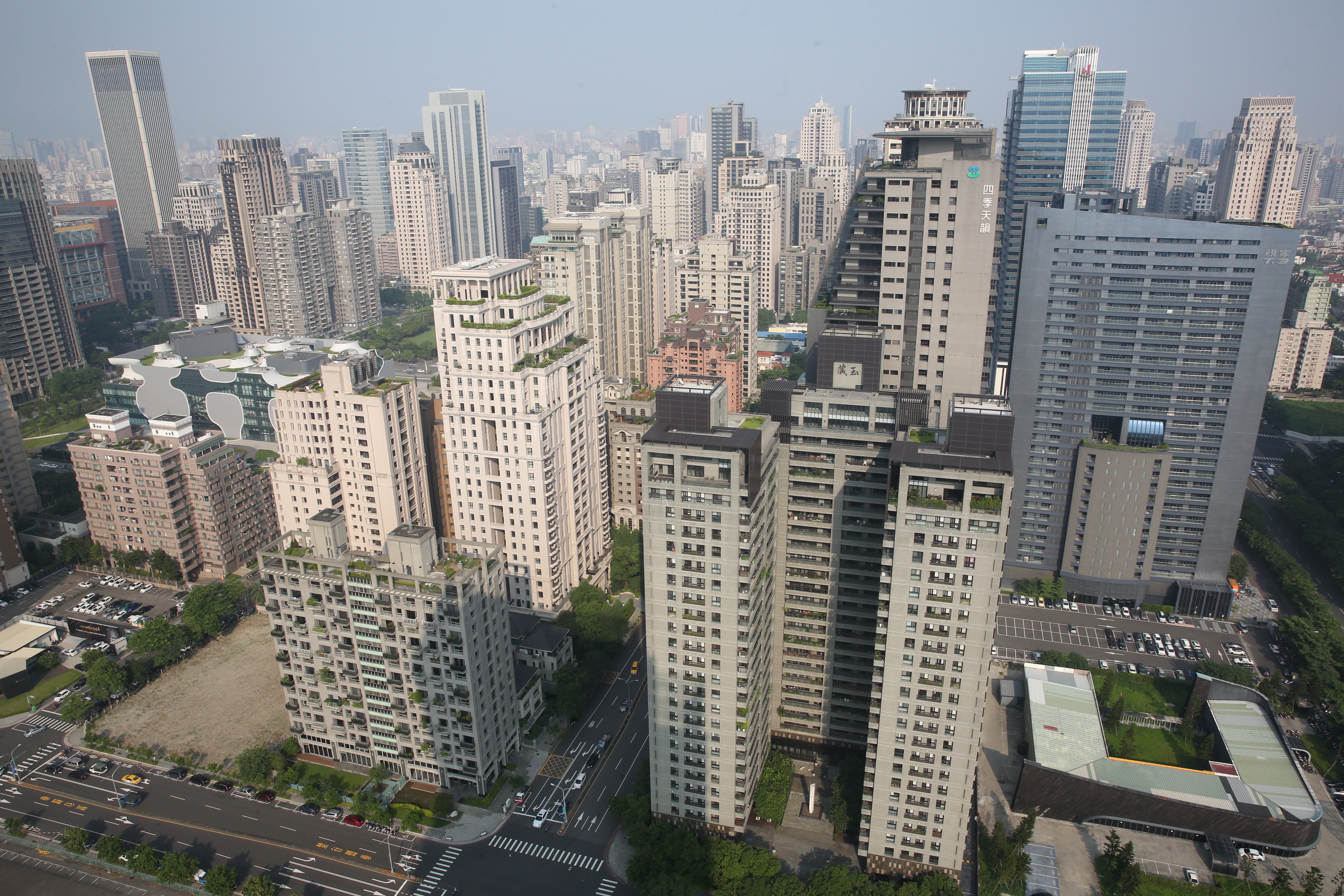 未來兩年是建商營收認列高峰，配合台商資金回流，資產營建股可望趁勢崛起。