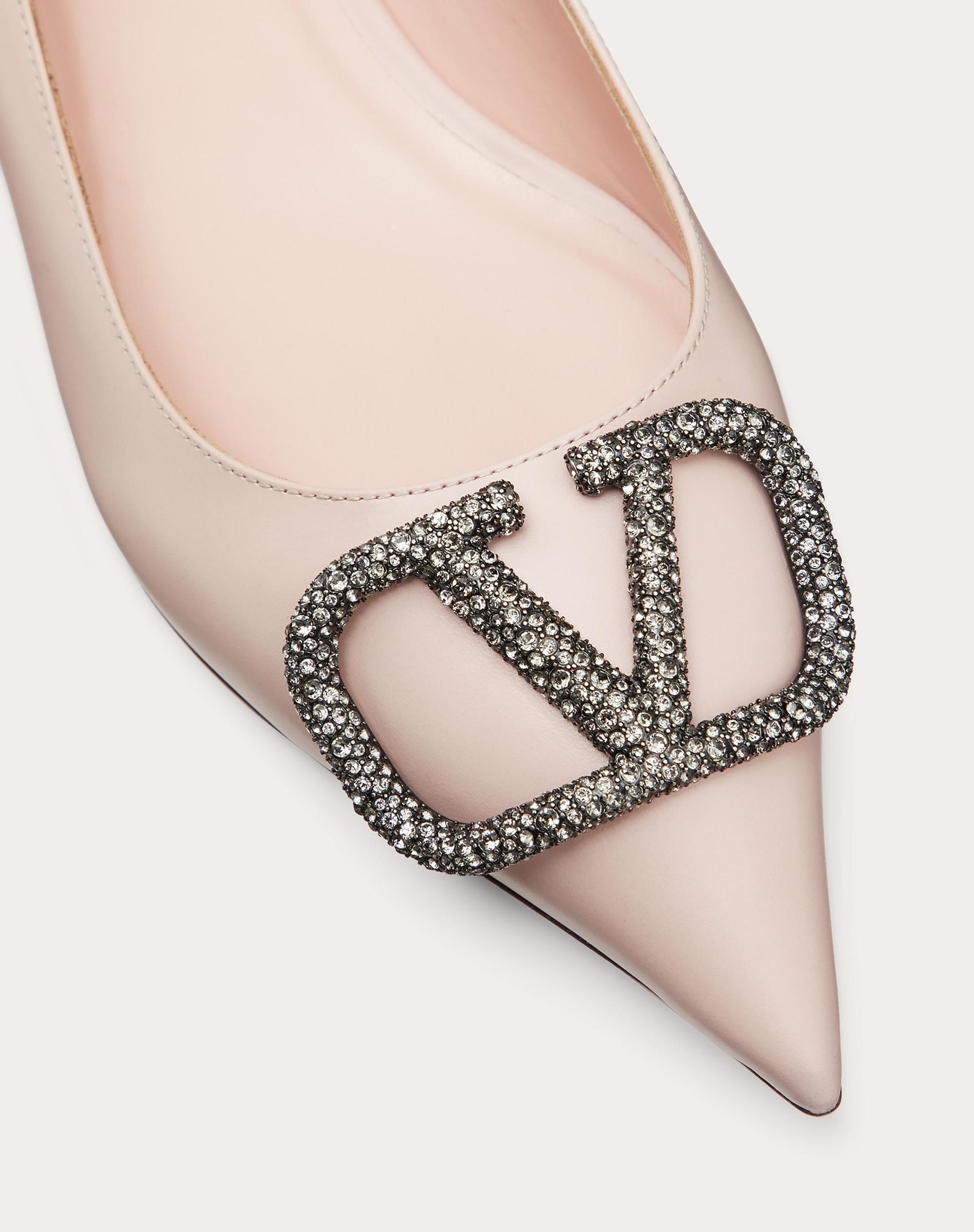 VLOGO貓跟鞋。NT$43,600（VALENTINO提供）