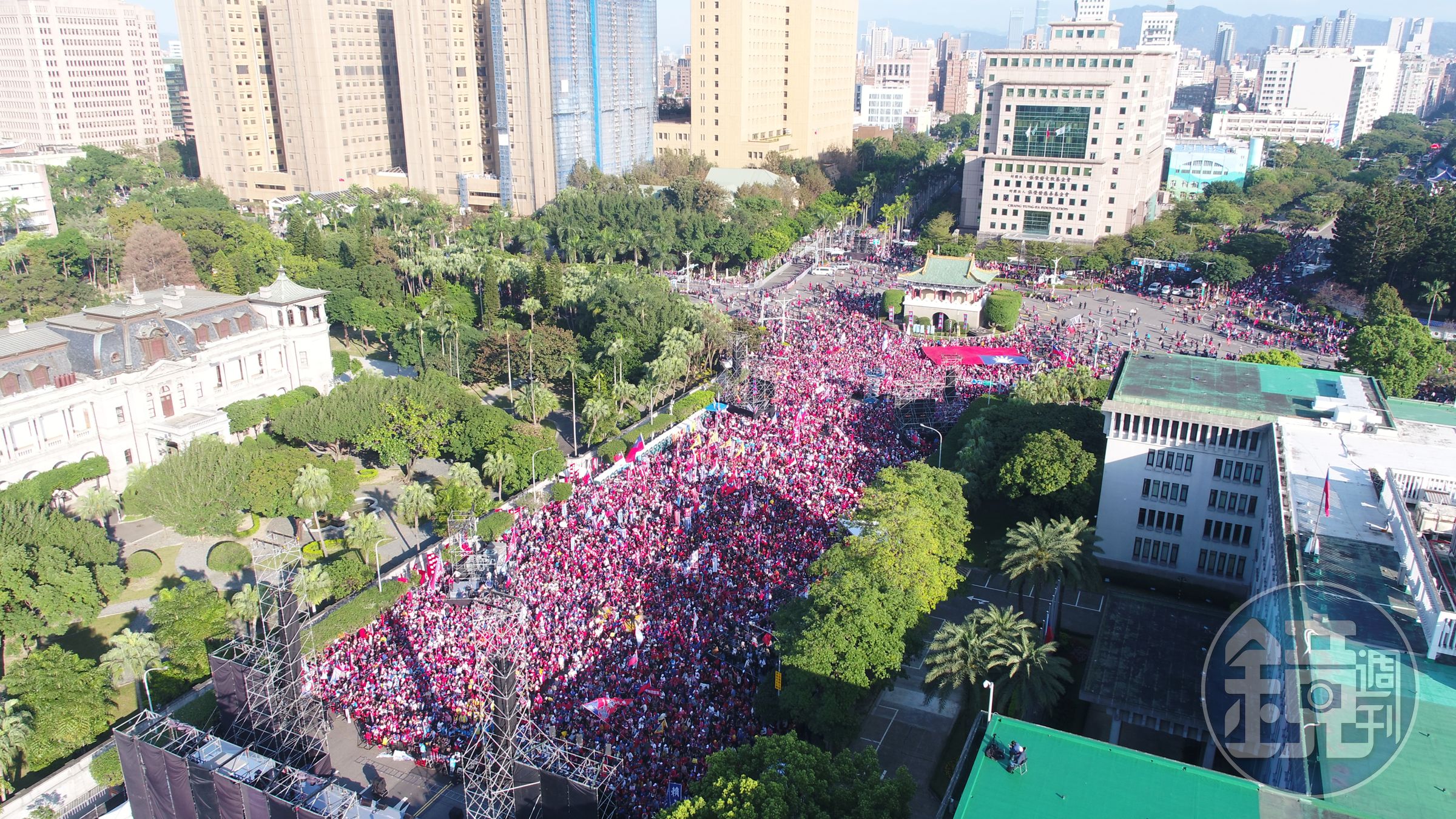 國民黨總統候選人韓國瑜造勢，主辦單位在晚間6點40分宣布，現場人數已突破50萬人。（韓競辦提供）