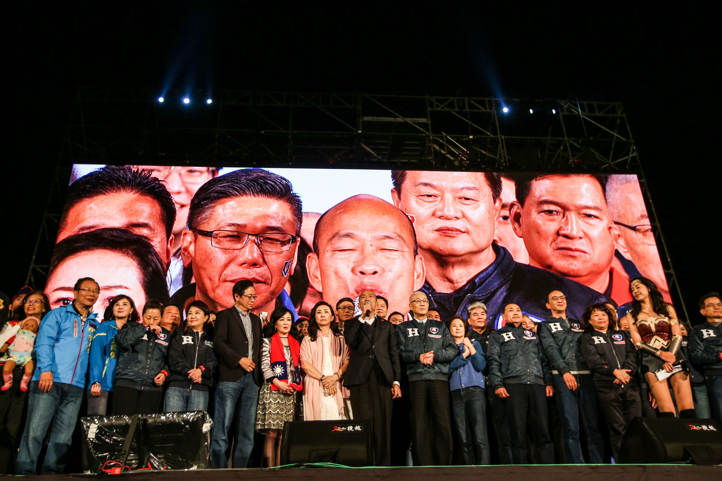 國民黨總統候選人韓國瑜今於凱道舉行造勢大會，韓國瑜、張善政也與太太首次四人同台。