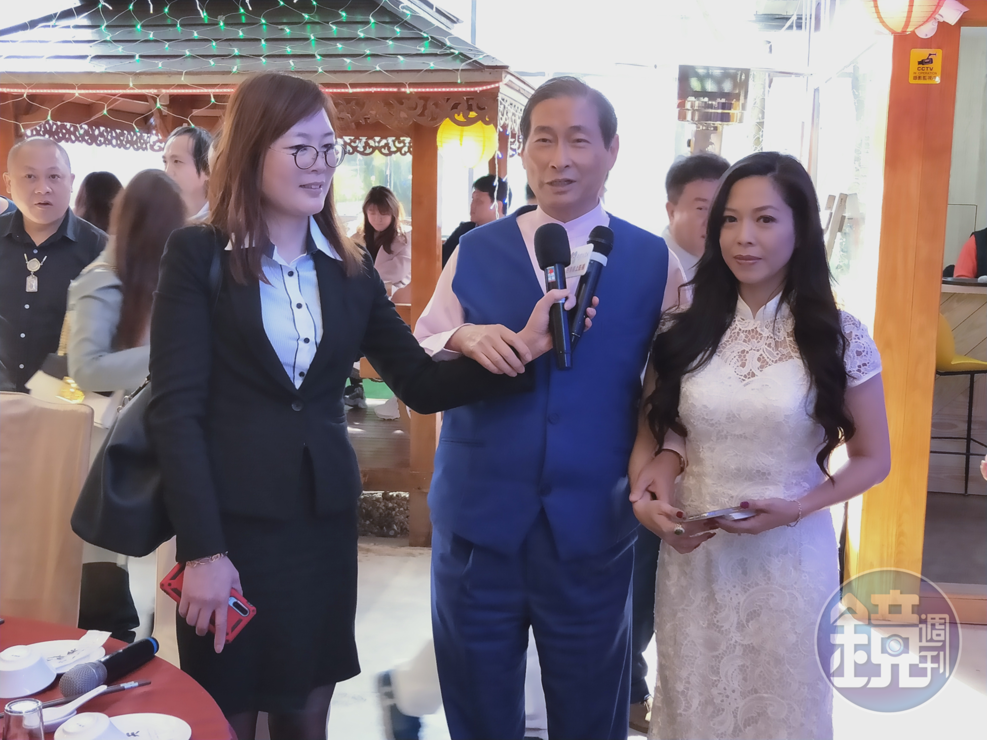 張安樂也到開幕現場，恭賀盧靚等藝人合資的餐廳開幕。