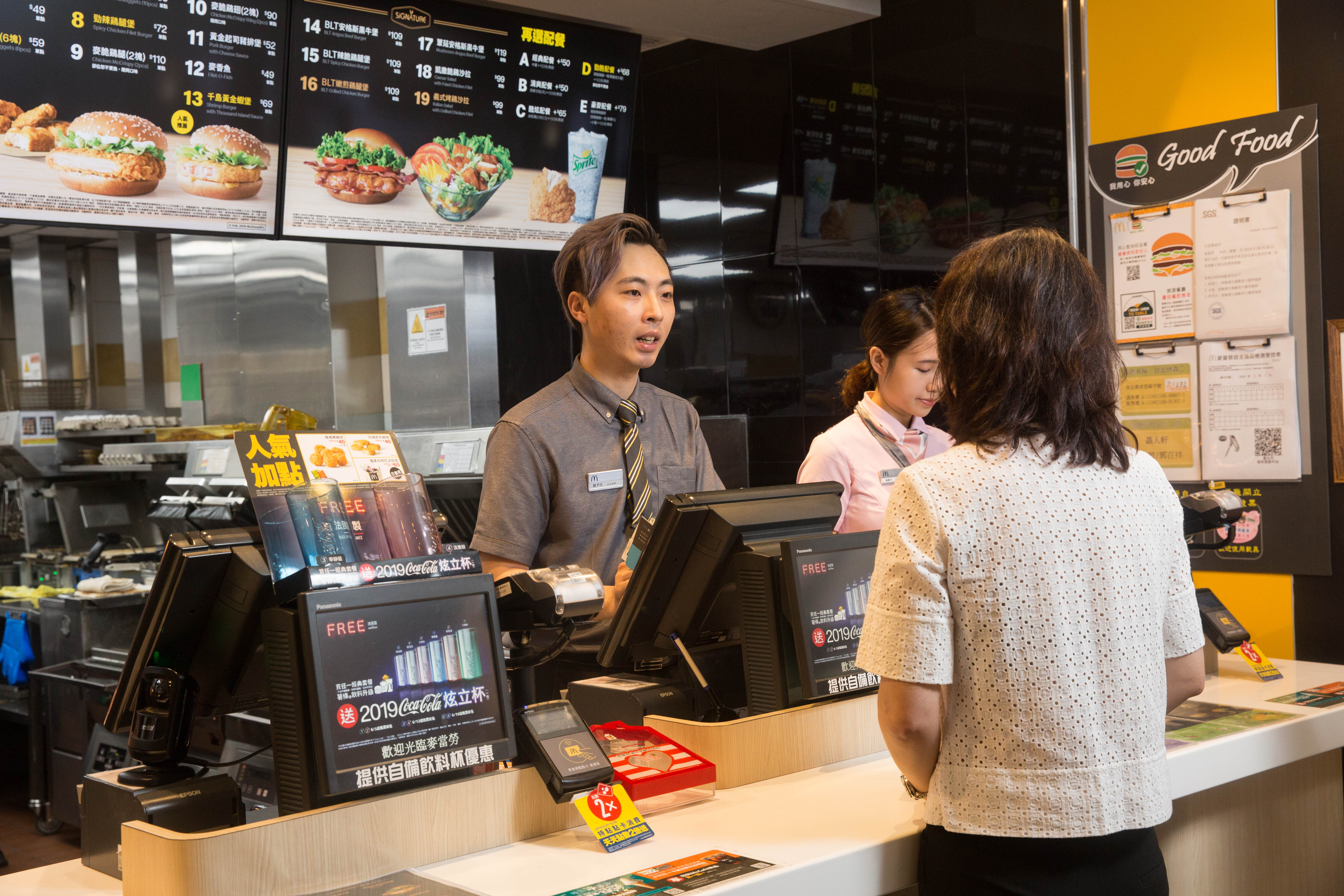 麥當勞宣布，15日起麥香魚、麥香鷄調降5元，而鷄塊及部分配餐則將調漲。（麥當勞提供）