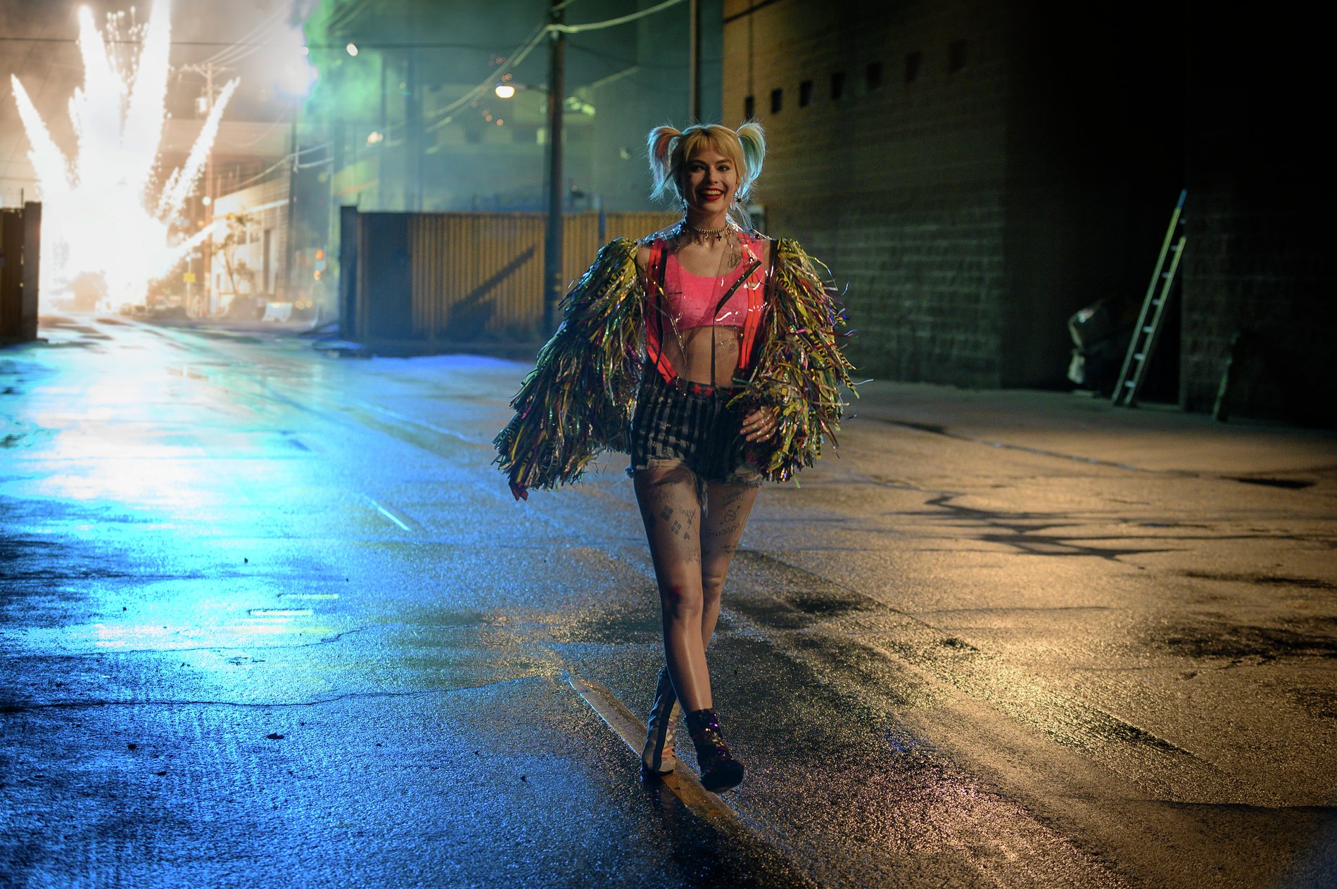 觀眾最期待的瘋癲角色，瑪格羅比的小丑女哈莉奎茵回來了，這回要鬧翻高譚市！（華納兄弟提供）